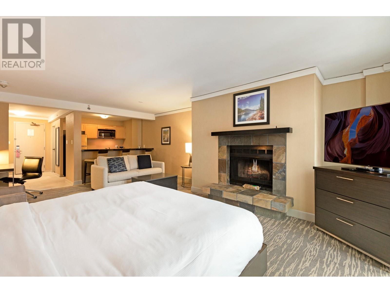 702/704 4050 Whistler Way, Whistler, British Columbia  V8E 1H9 - Photo 6 - R2824335