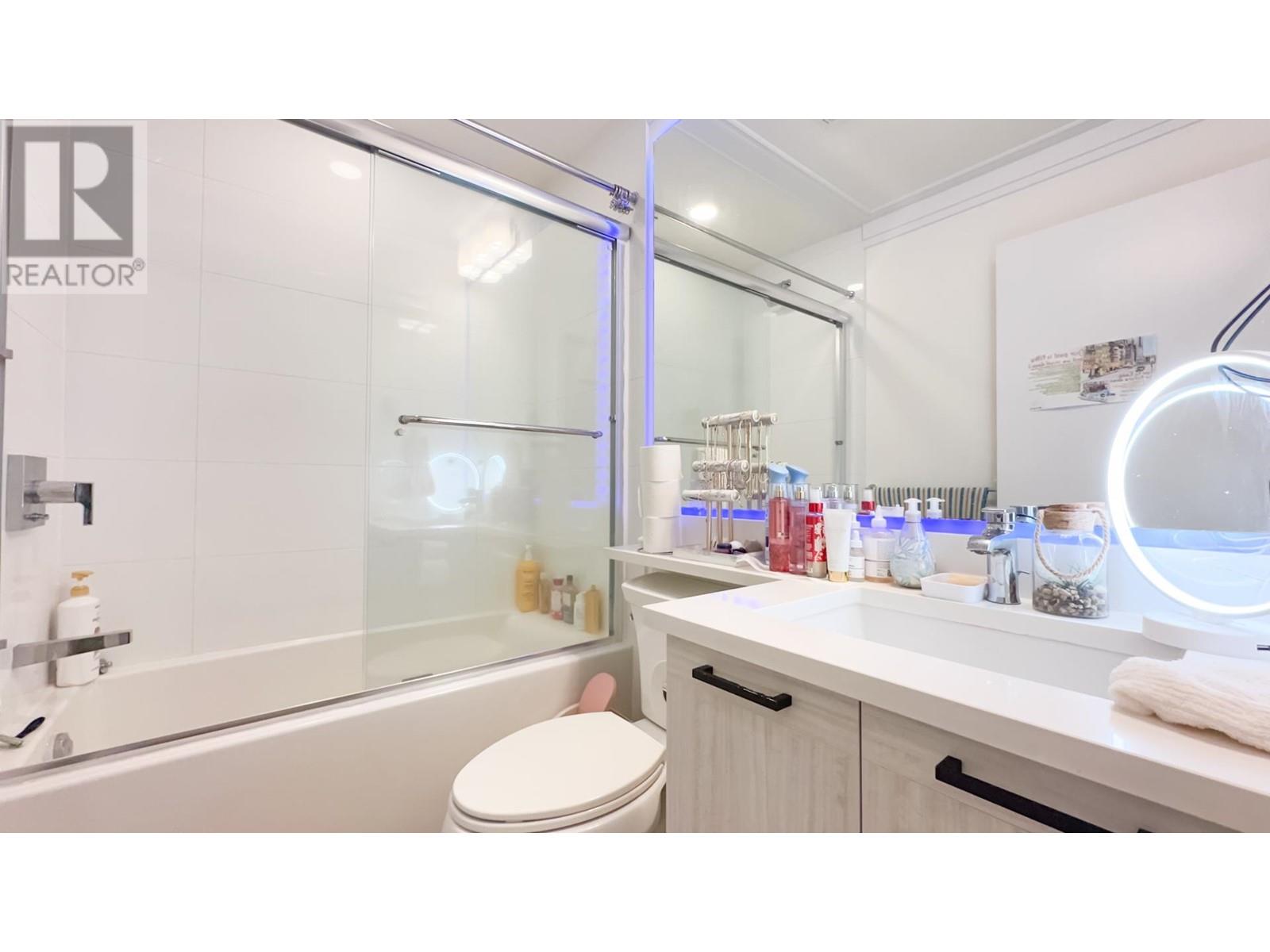 111 7133 14th Avenue, Burnaby, British Columbia  V3N 0H5 - Photo 13 - R2826216