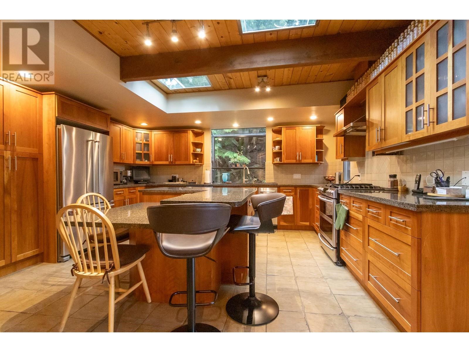 550 Ventura Crescent, North Vancouver, British Columbia  V7N 3G9 - Photo 5 - R2818938