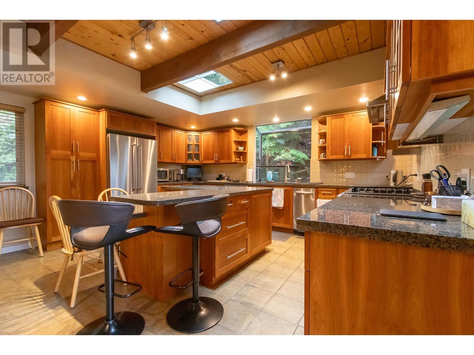 550 Ventura Crescent, North Vancouver, British Columbia  V7N 3G9 - Photo 12 - R2818938