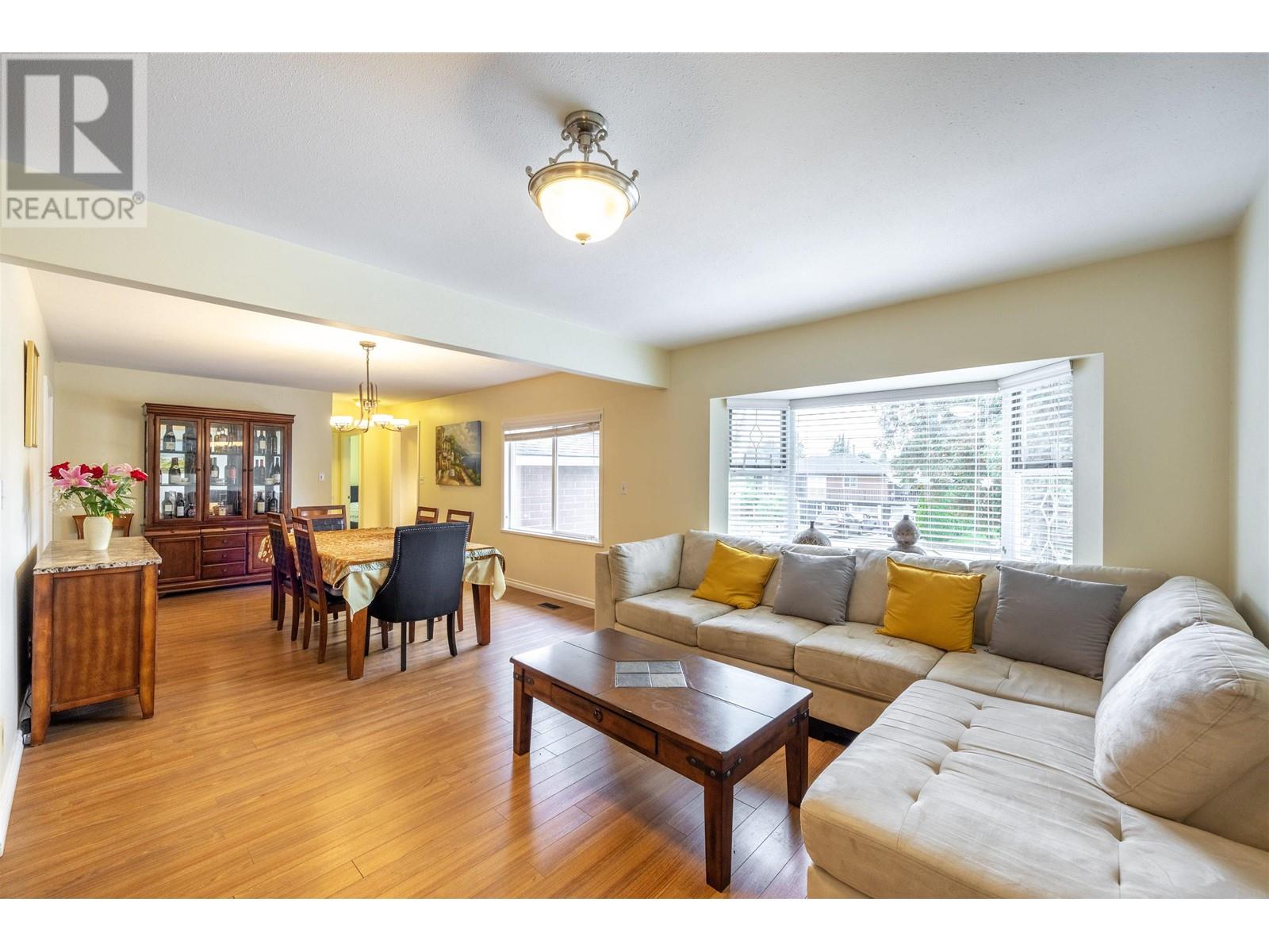 723 Wilmot Street, Coquitlam, British Columbia  V3J 6P1 - Photo 2 - R2825710