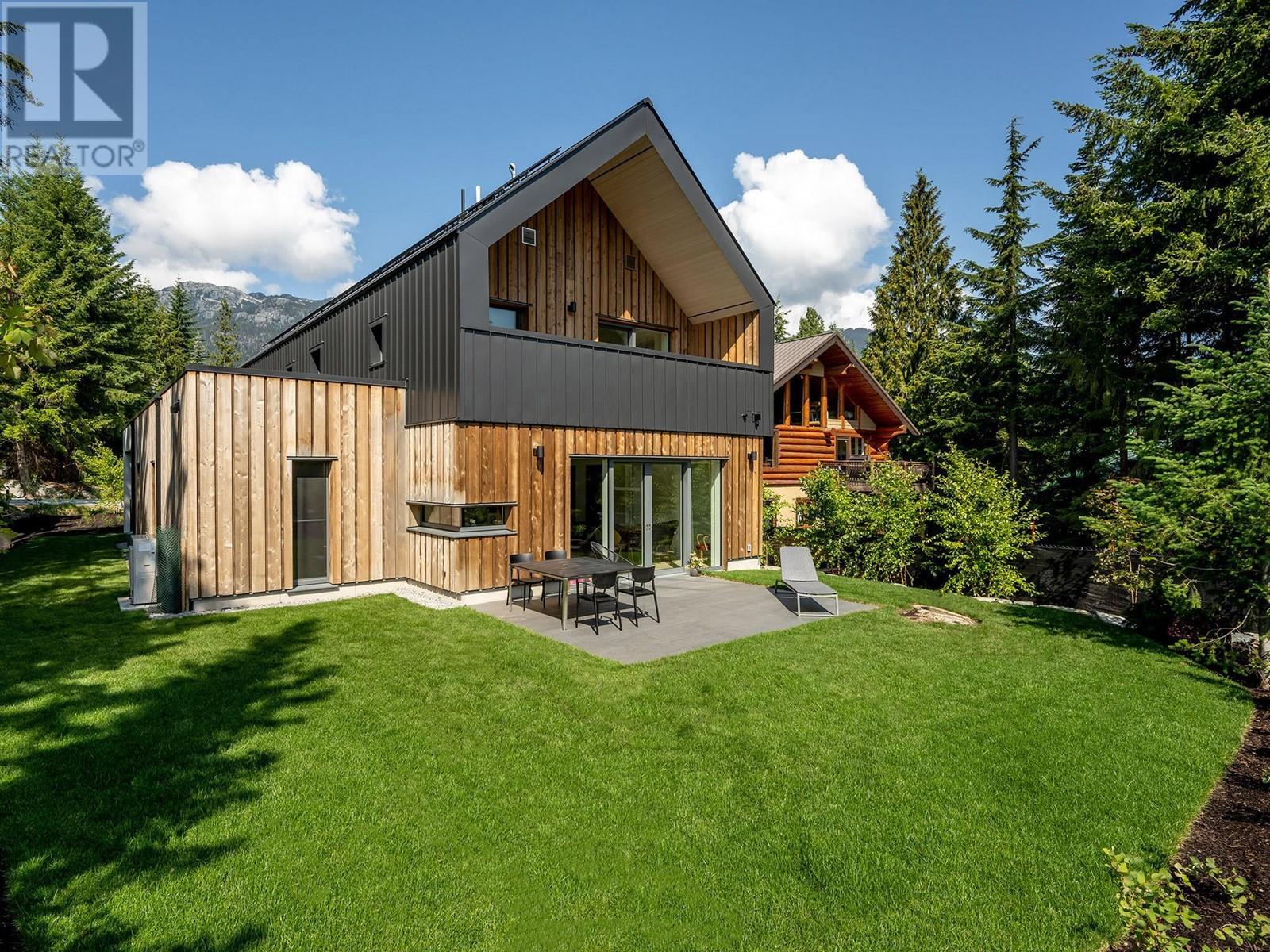 6187 Eagle Drive, Whistler, British Columbia  V8E 0C6 - Photo 3 - R2826351