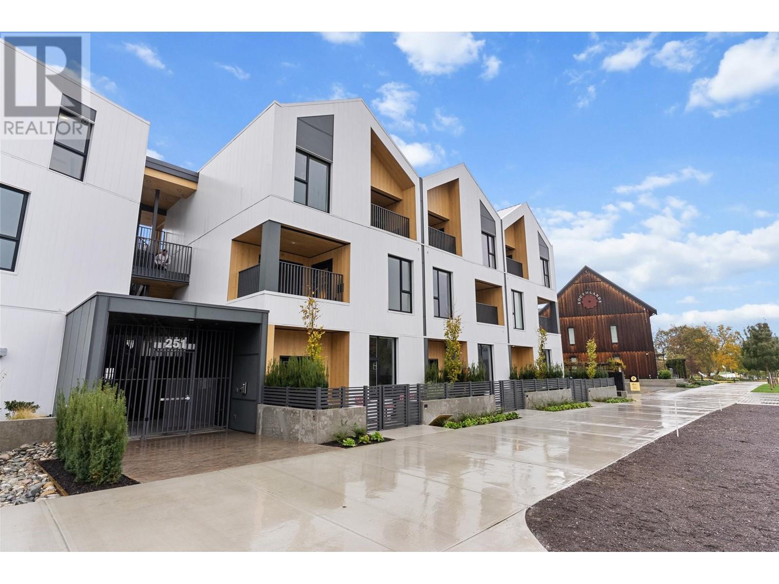 310 251 Boundary Bay Road, Tsawwassen, British Columbia  V4L 0B6 - Photo 1 - R2826111