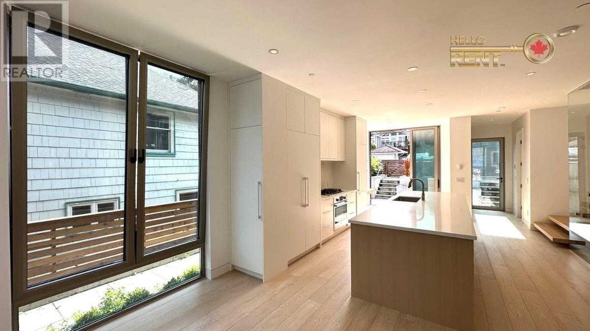 6476 Bay Street, West Vancouver, British Columbia  V7W 2H1 - Photo 2 - R2826323