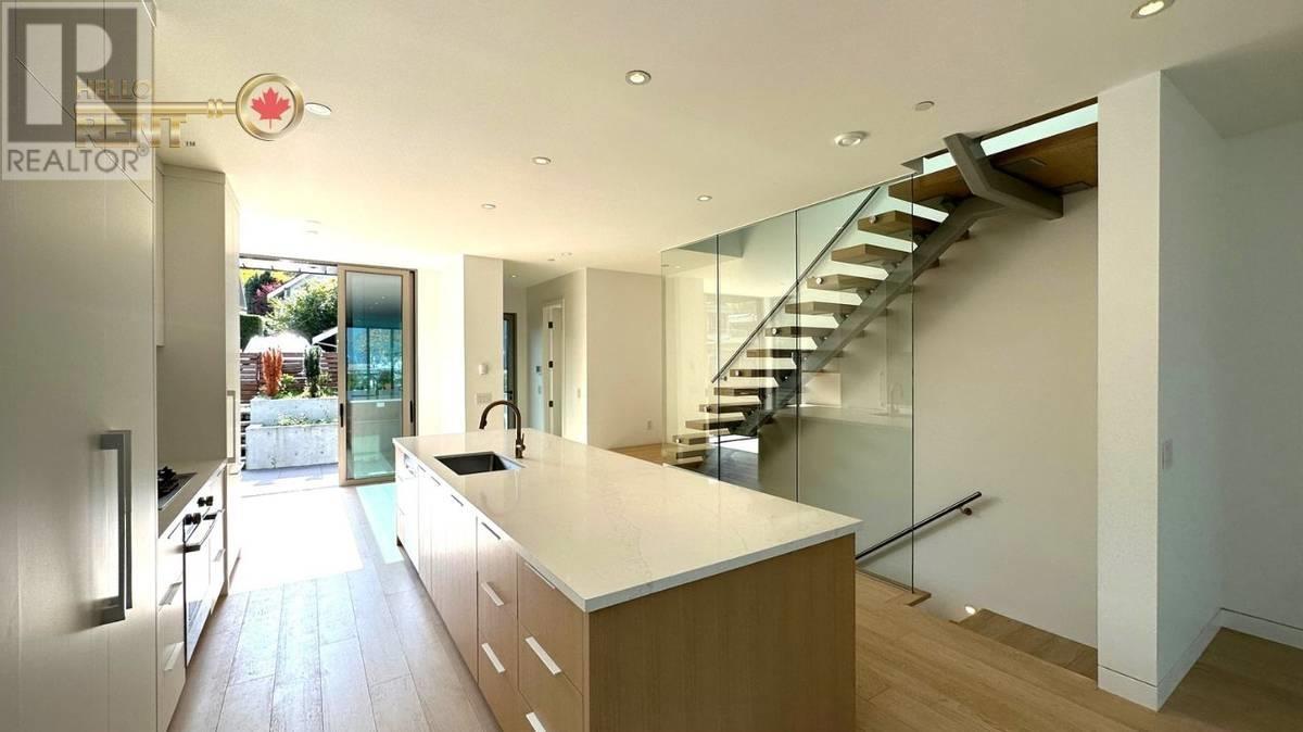 6476 Bay Street, West Vancouver, British Columbia  V7W 2H1 - Photo 3 - R2826323