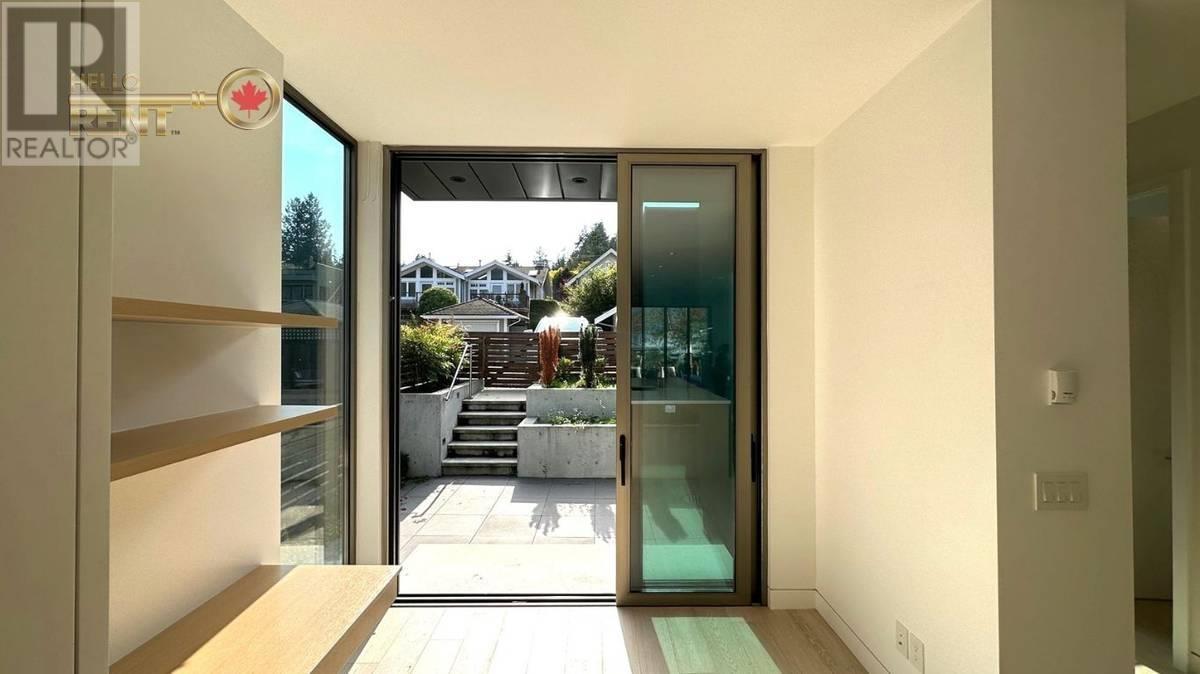 6476 Bay Street, West Vancouver, British Columbia  V7W 2H1 - Photo 4 - R2826323