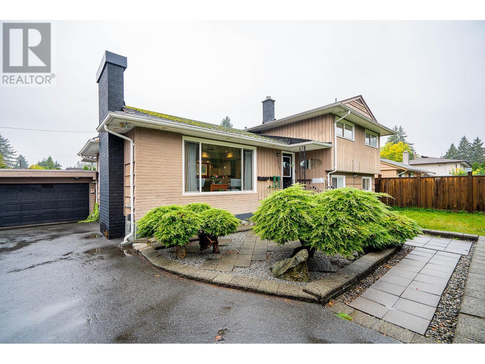 2715 Coast Meridian Road Road, Port Coquitlam, British Columbia  V3B 3M6 - Photo 2 - R2825391