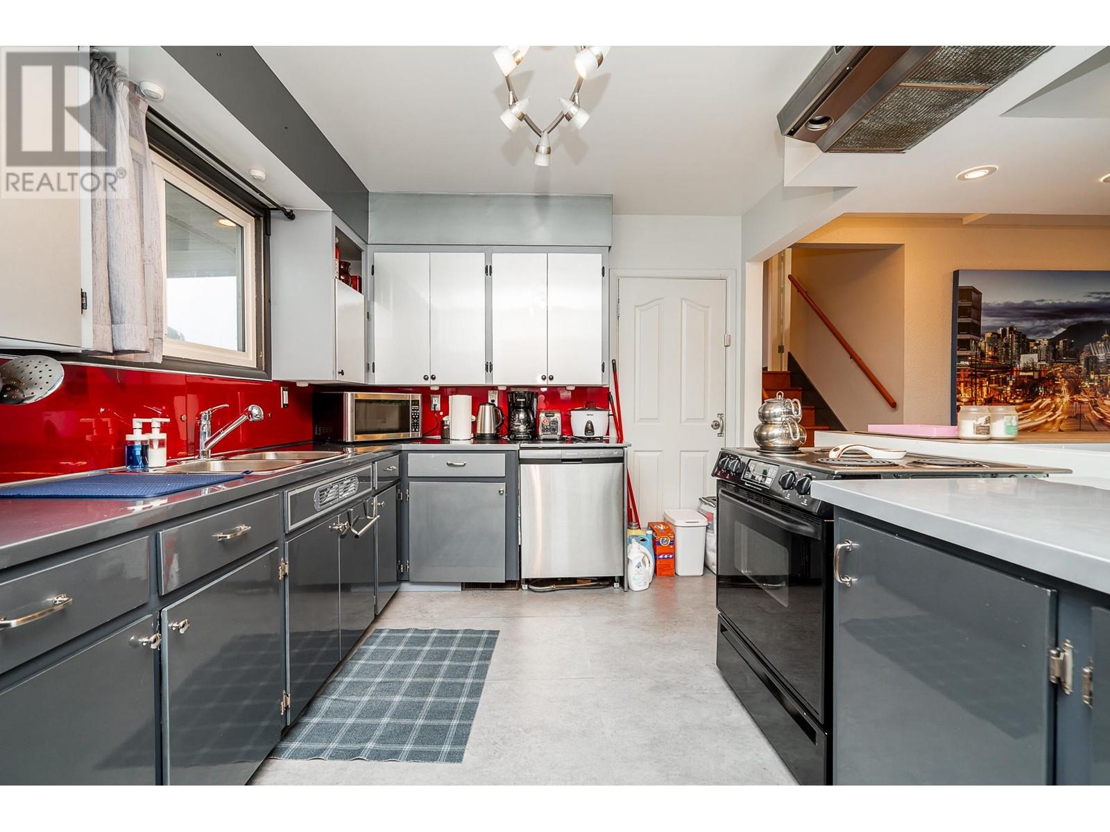 2715 Coast Meridian Road Road, Port Coquitlam, British Columbia  V3B 3M6 - Photo 12 - R2825391