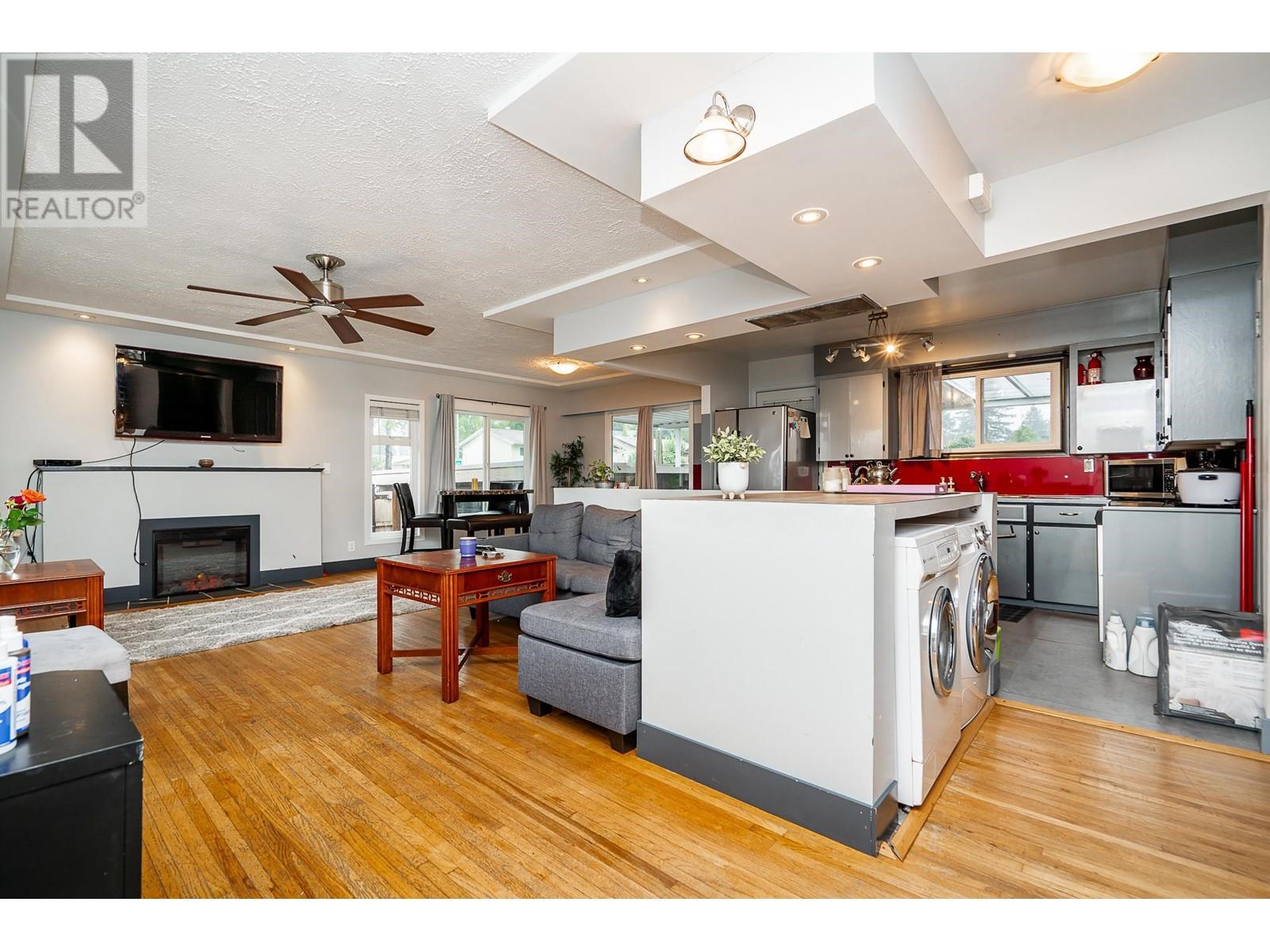 2715 Coast Meridian Road Road, Port Coquitlam, British Columbia  V3B 3M6 - Photo 4 - R2825391