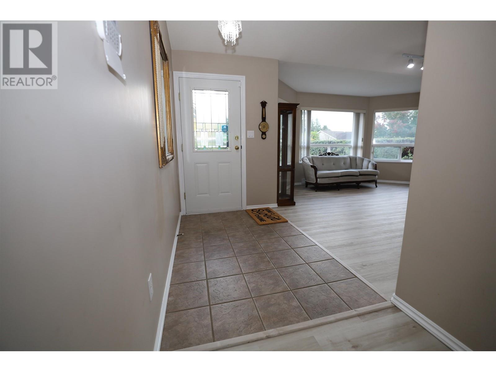 6290 Homestead Avenue, Sechelt, British Columbia  V7Z 0M6 - Photo 2 - R2811304