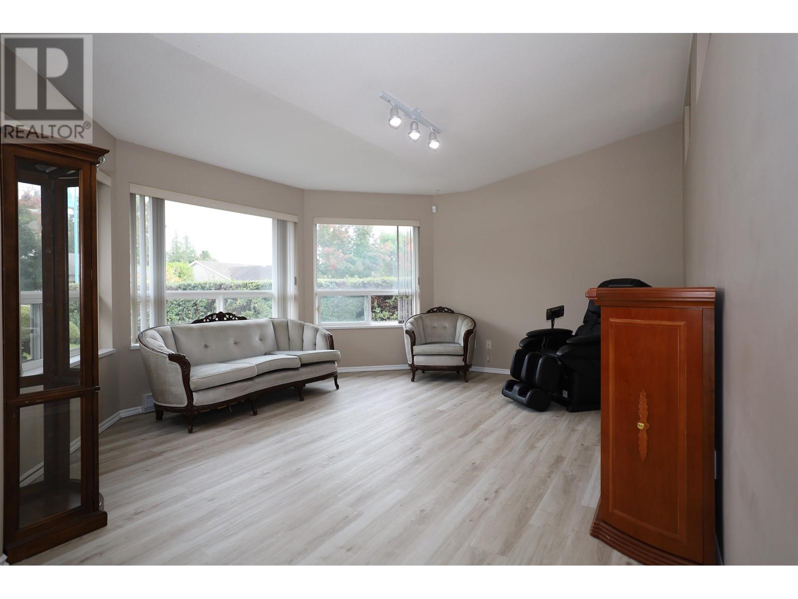 6290 Homestead Avenue, Sechelt, British Columbia  V7Z 0M6 - Photo 3 - R2811304