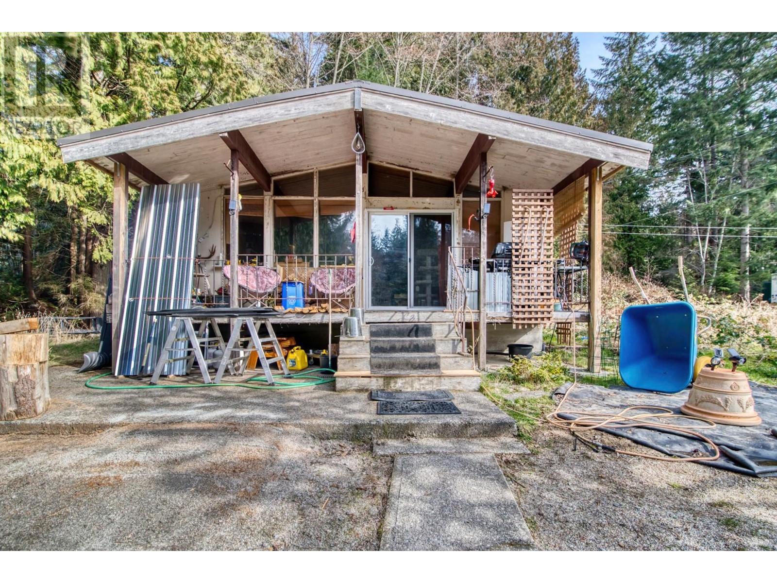 2126 SUNSHINE COAST HIGHWAY, roberts creek, British Columbia