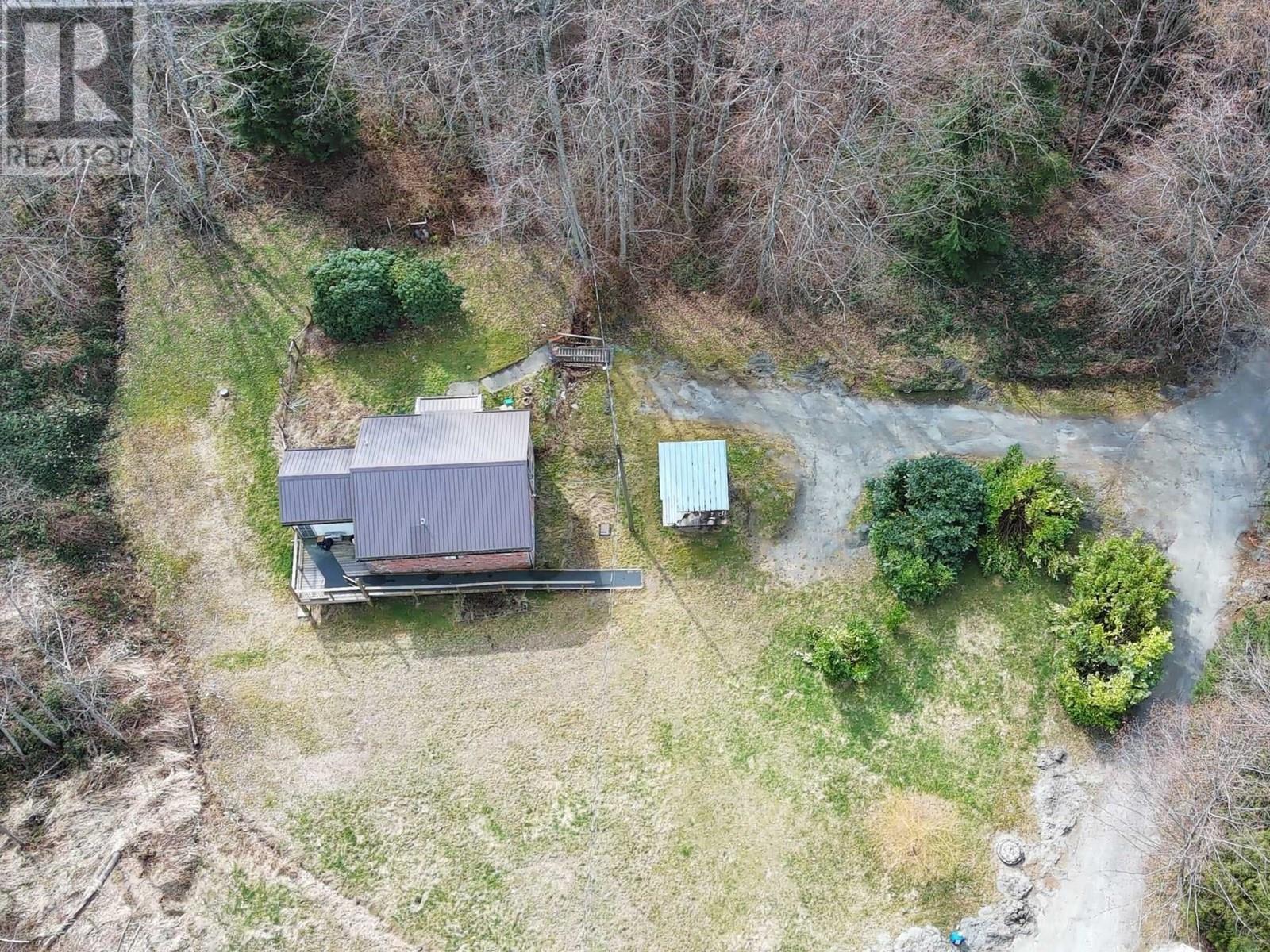 2126 Sunshine Coast Highway, Roberts Creek, British Columbia  V0N 2W5 - Photo 11 - R2826371
