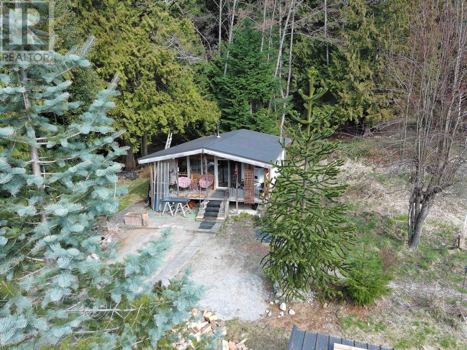 2126 Sunshine Coast Highway, Roberts Creek, British Columbia  V0N 2W5 - Photo 12 - R2826371