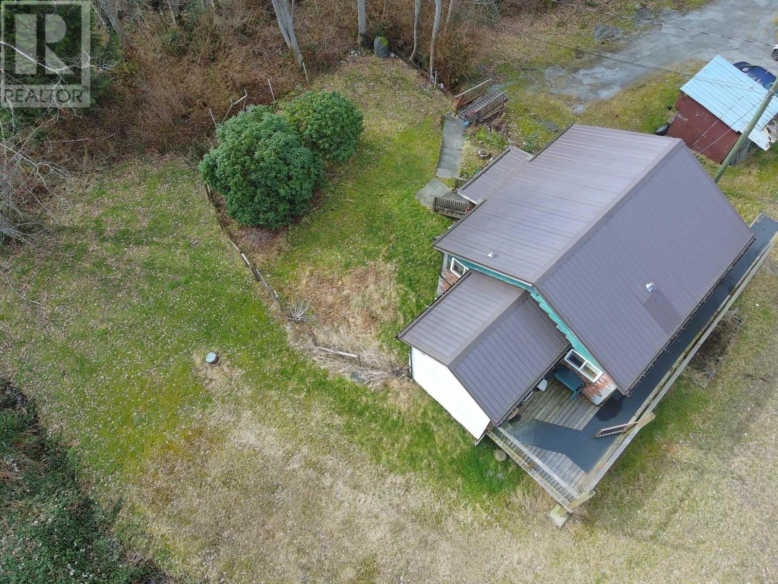 2126 Sunshine Coast Highway, Roberts Creek, British Columbia  V0N 2W5 - Photo 13 - R2826371