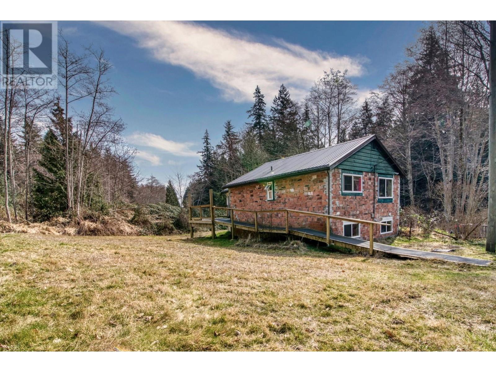 2126 Sunshine Coast Highway, Roberts Creek, British Columbia  V0N 2W5 - Photo 15 - R2826371
