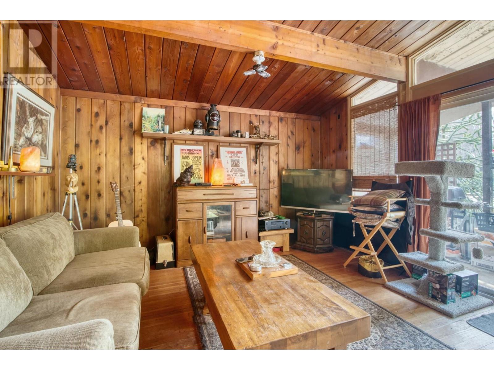 2126 Sunshine Coast Highway, Roberts Creek, British Columbia  V0N 2W5 - Photo 24 - R2826371