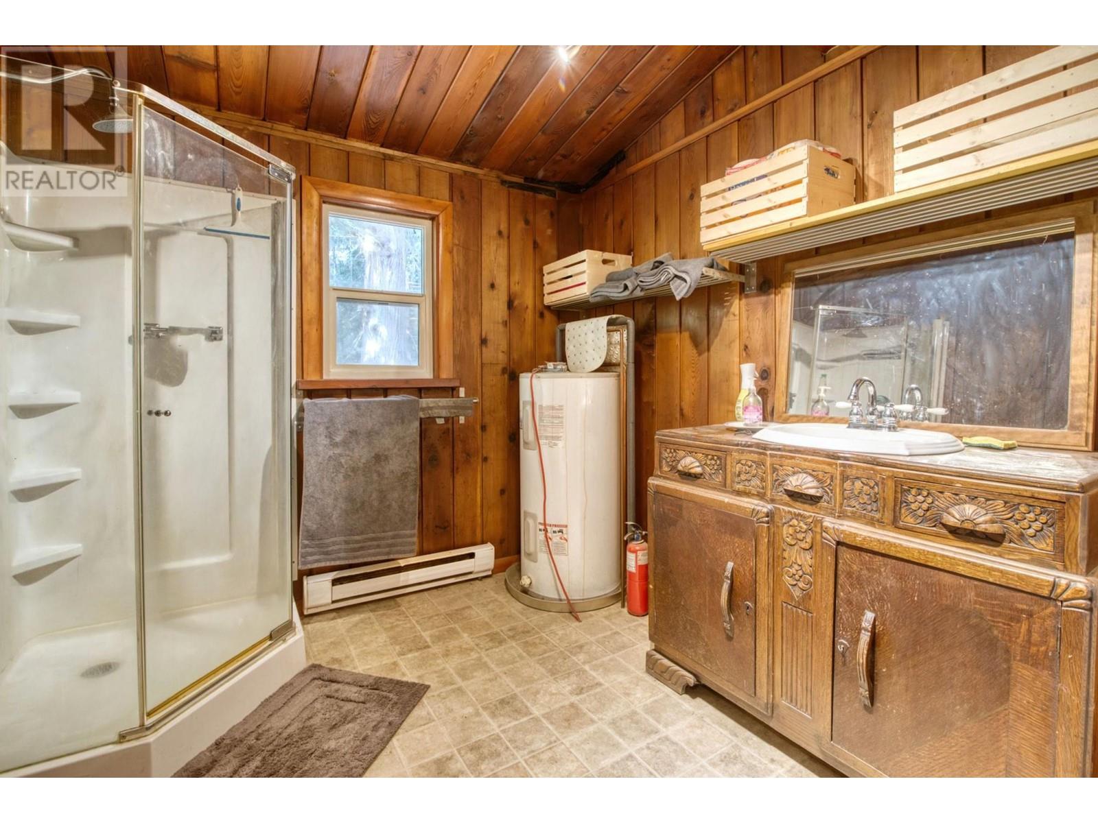 2126 Sunshine Coast Highway, Roberts Creek, British Columbia  V0N 2W5 - Photo 25 - R2826371