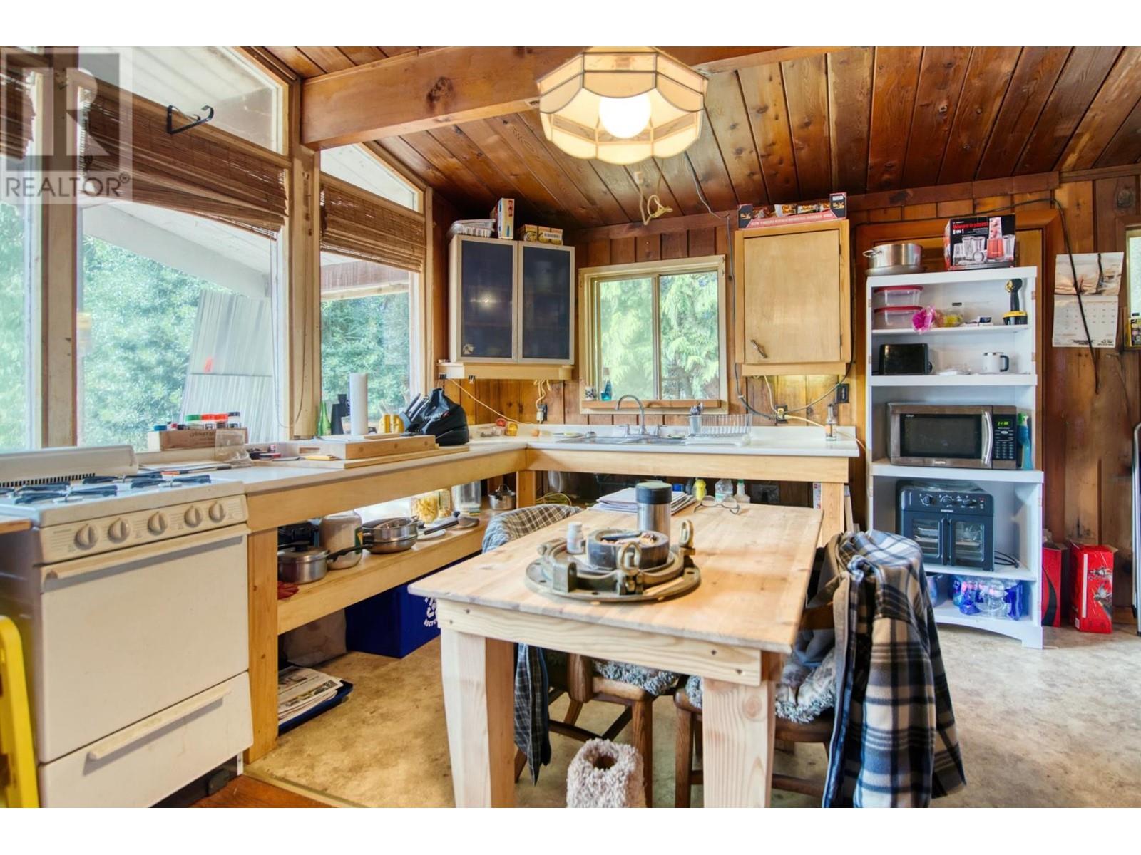 2126 Sunshine Coast Highway, Roberts Creek, British Columbia  V0N 2W5 - Photo 28 - R2826371