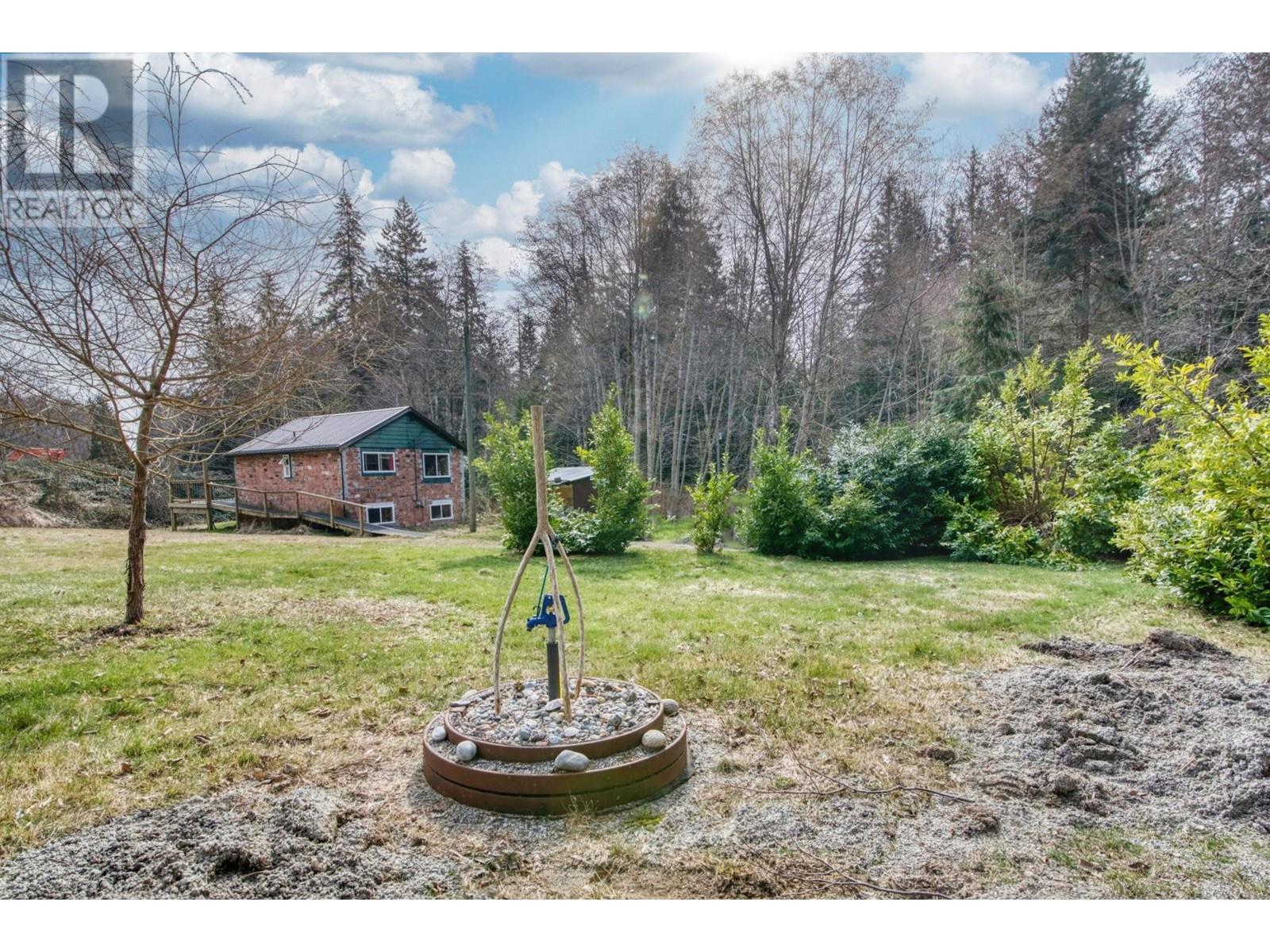 2126 Sunshine Coast Highway, Roberts Creek, British Columbia  V0N 2W5 - Photo 33 - R2826371