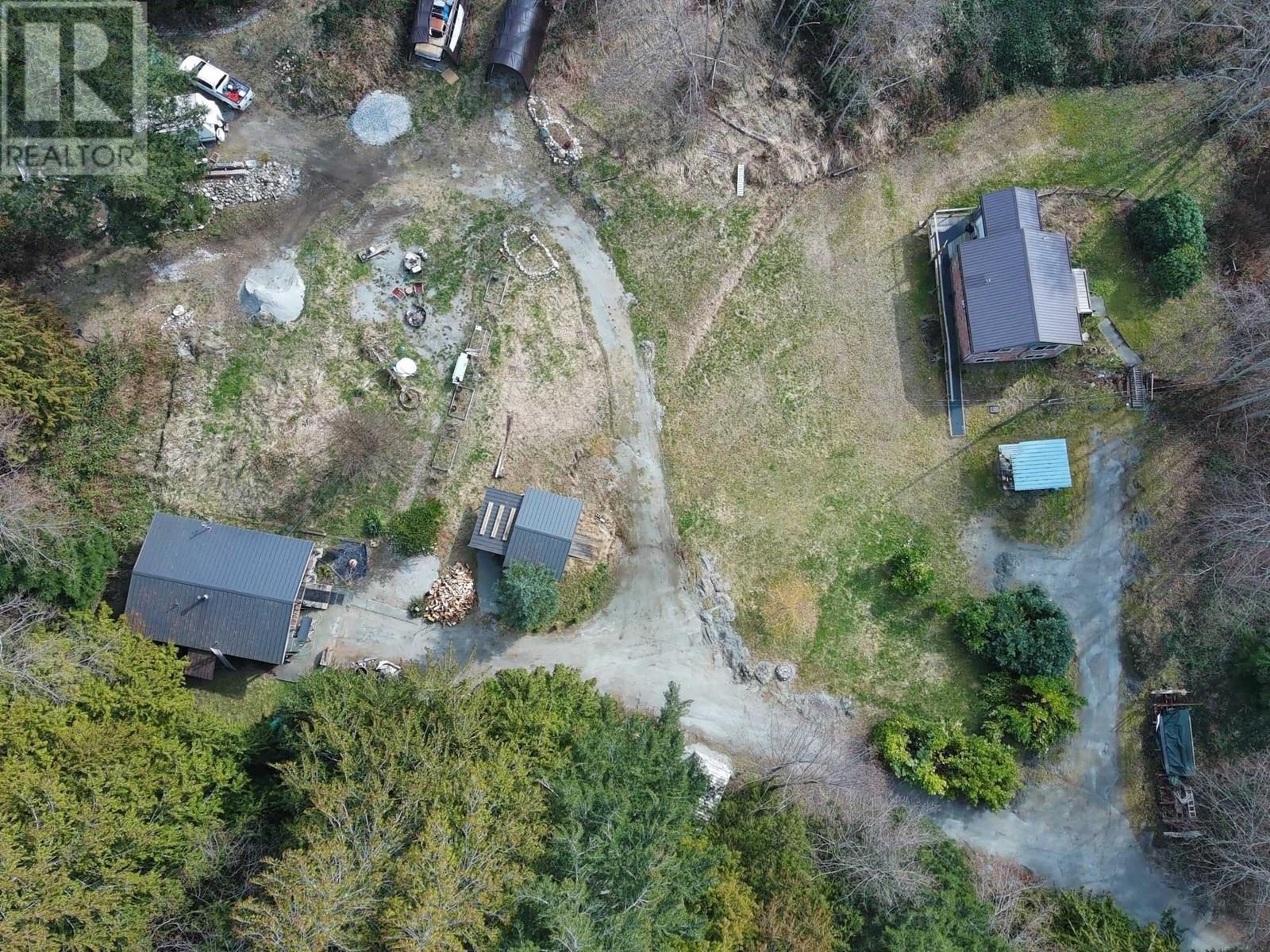 2126 Sunshine Coast Highway, Roberts Creek, British Columbia  V0N 2W5 - Photo 4 - R2826371