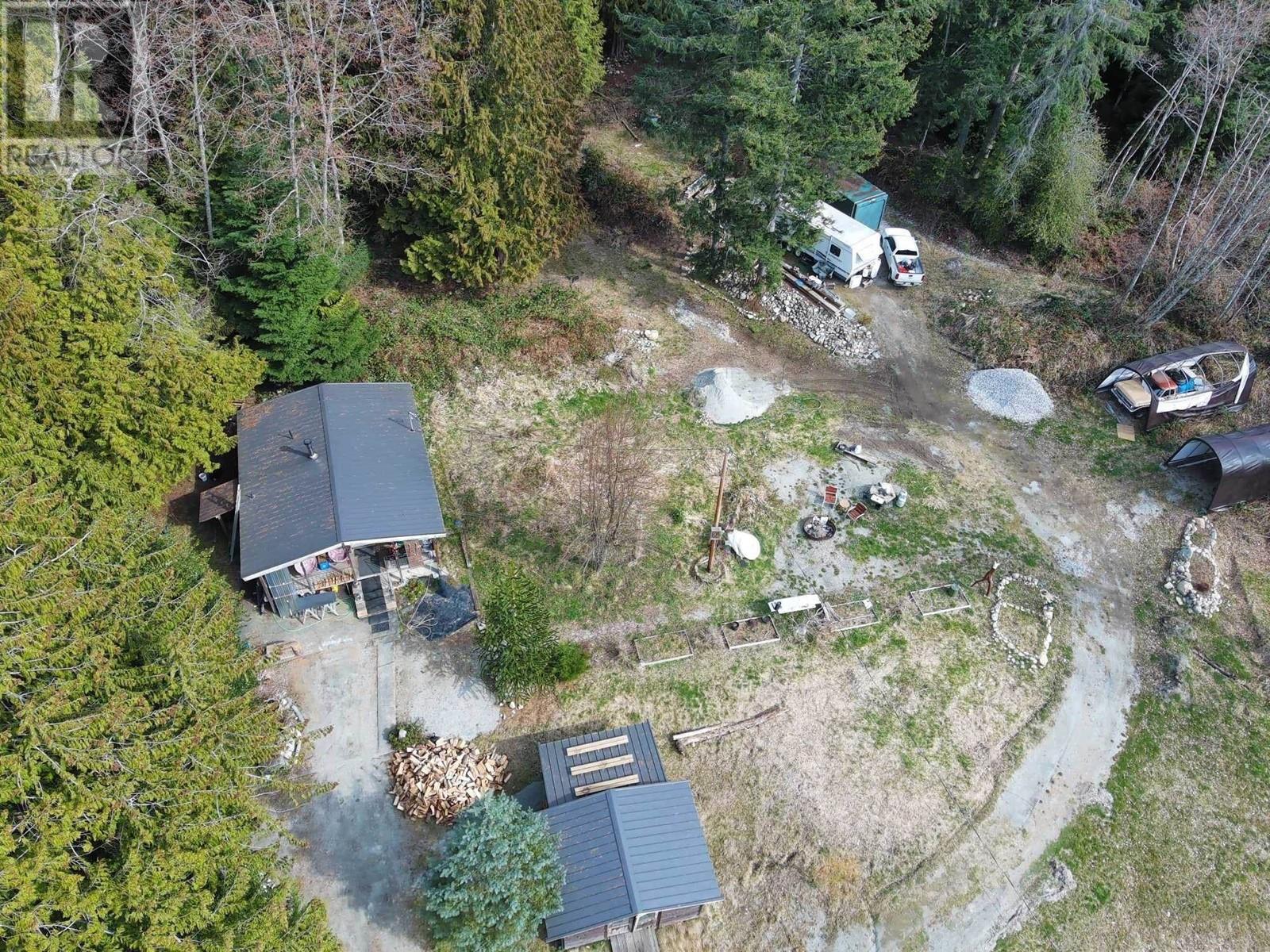 2126 Sunshine Coast Highway, Roberts Creek, British Columbia  V0N 2W5 - Photo 9 - R2826371