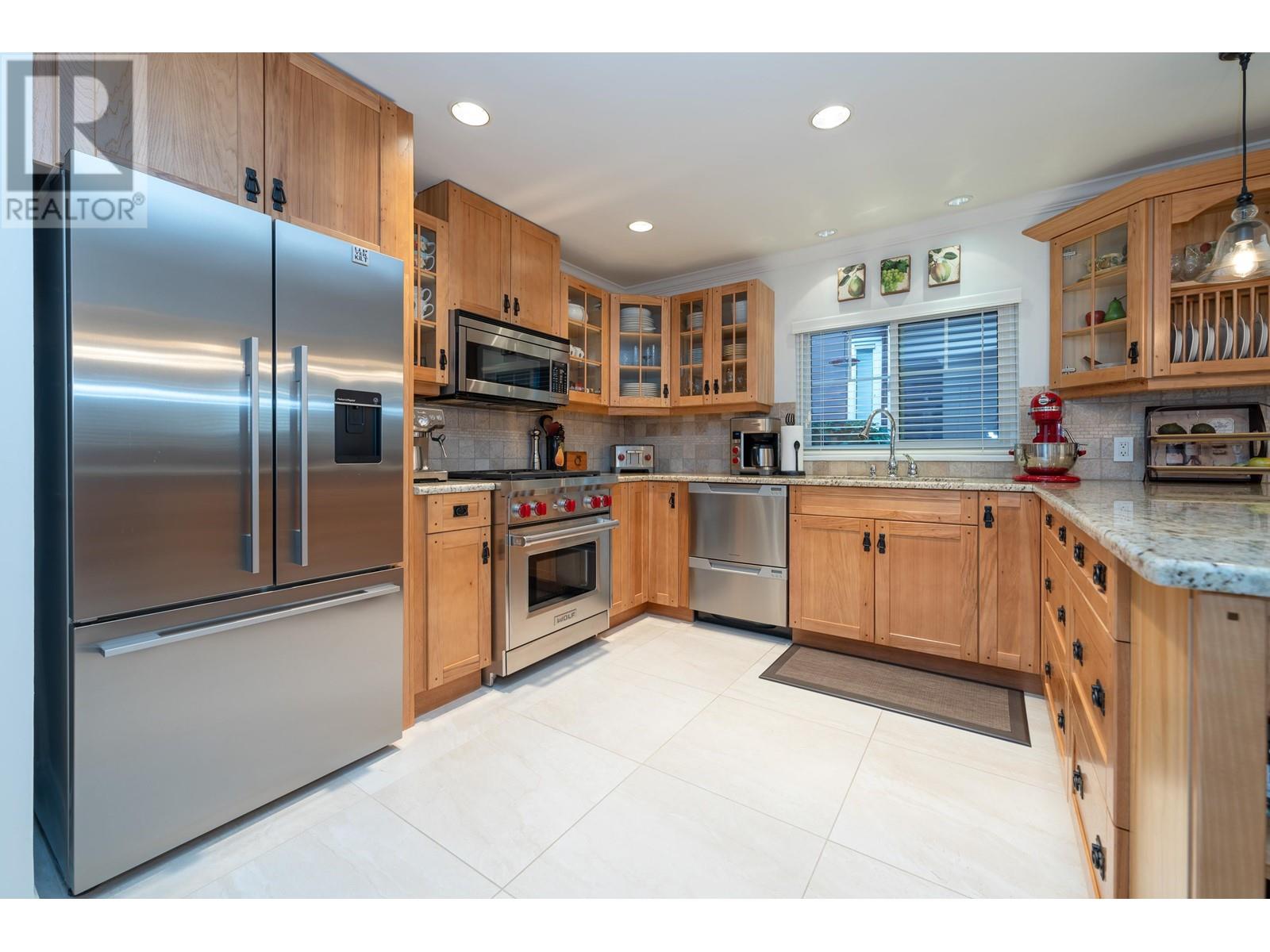 890 Victoria Drive, Port Coquitlam, British Columbia  V3B 2T9 - Photo 10 - R2823419