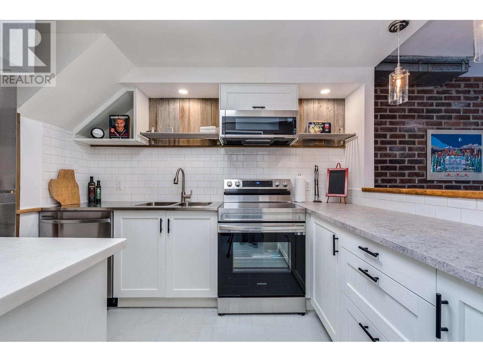 107 1745 Esquimalt Avenue, West Vancouver, British Columbia  V7V 1R7 - Photo 8 - R2826069