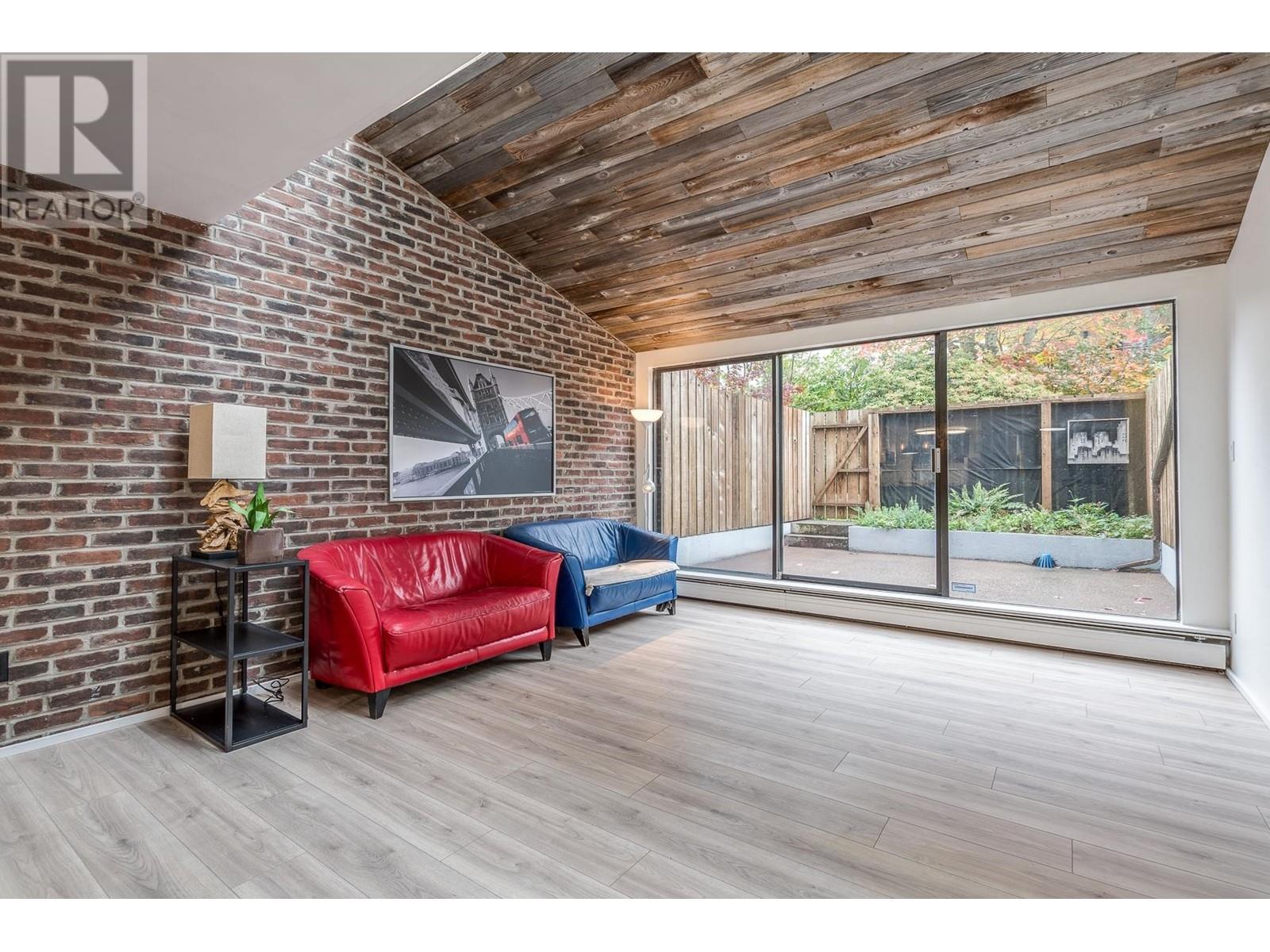 107 1745 ESQUIMALT AVENUE, west vancouver, British Columbia