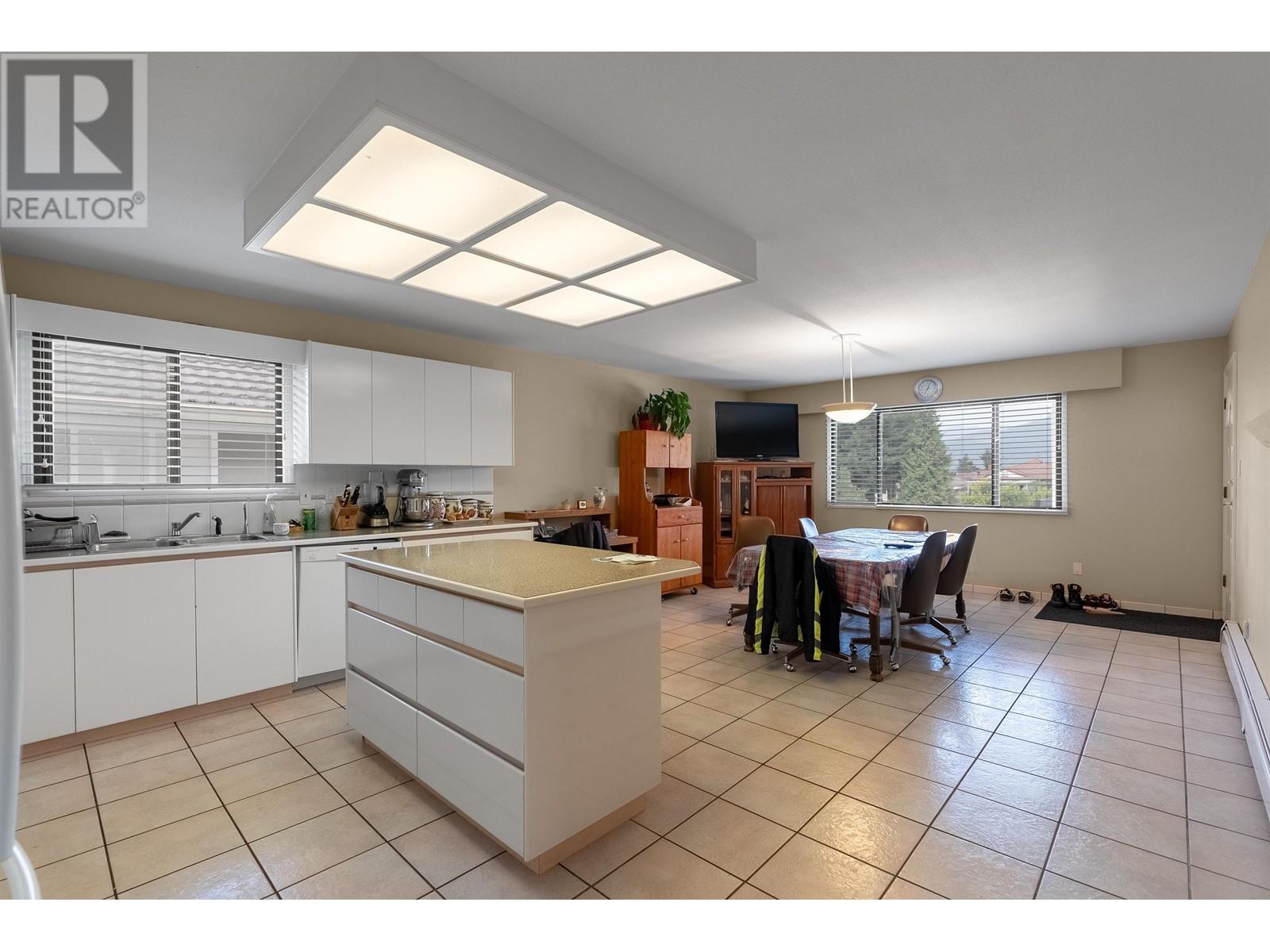 7221 Frances Street, Burnaby, British Columbia  V5A 1H1 - Photo 8 - R2826311