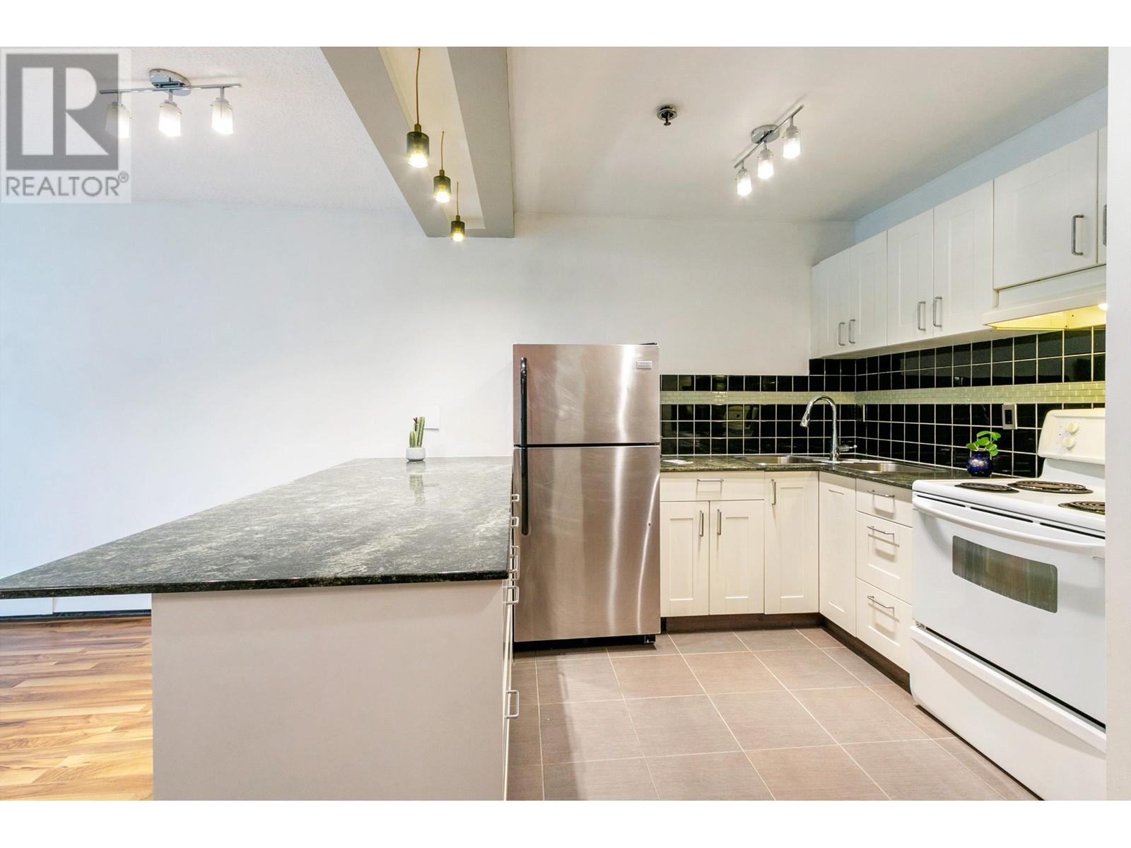 508 715 Royal Avenue, New Westminster, British Columbia  V3M 5X4 - Photo 3 - R2826110