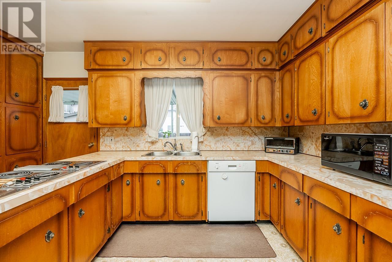 7839 17th Avenue, Burnaby, British Columbia  V3N 1M1 - Photo 11 - R2825823