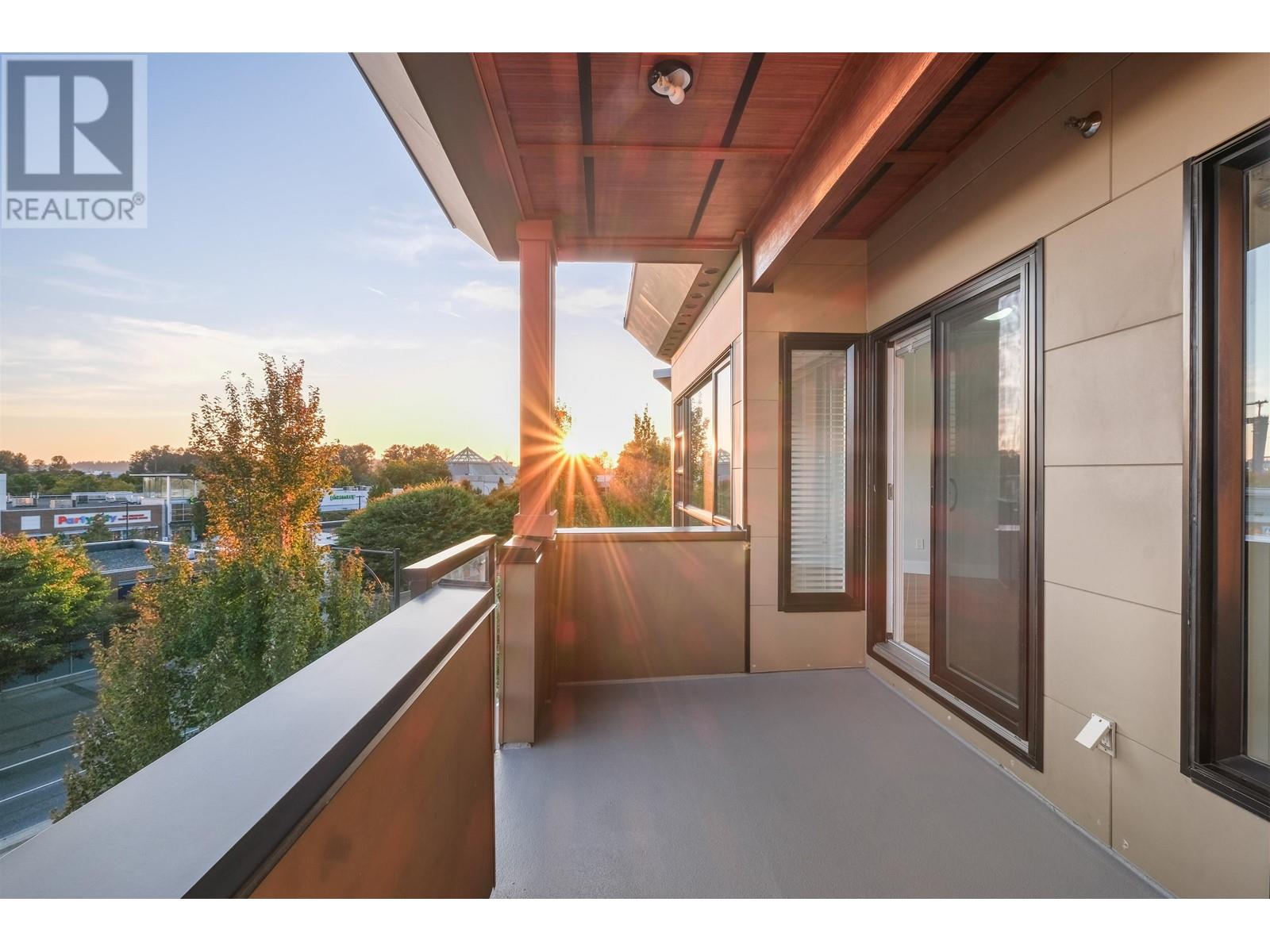 404 857 W 15 Street, North Vancouver, British Columbia  V7P 1M5 - Photo 4 - R2826489