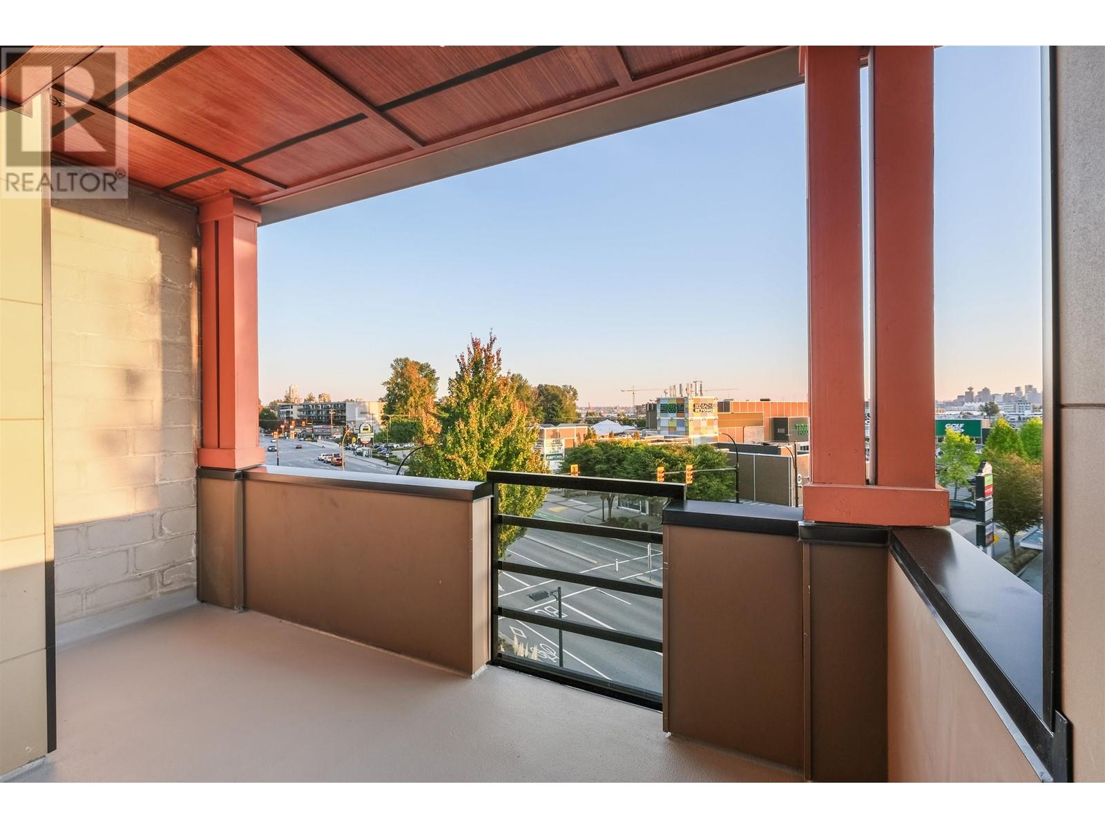 404 857 W 15 Street, North Vancouver, British Columbia  V7P 1M5 - Photo 5 - R2826489