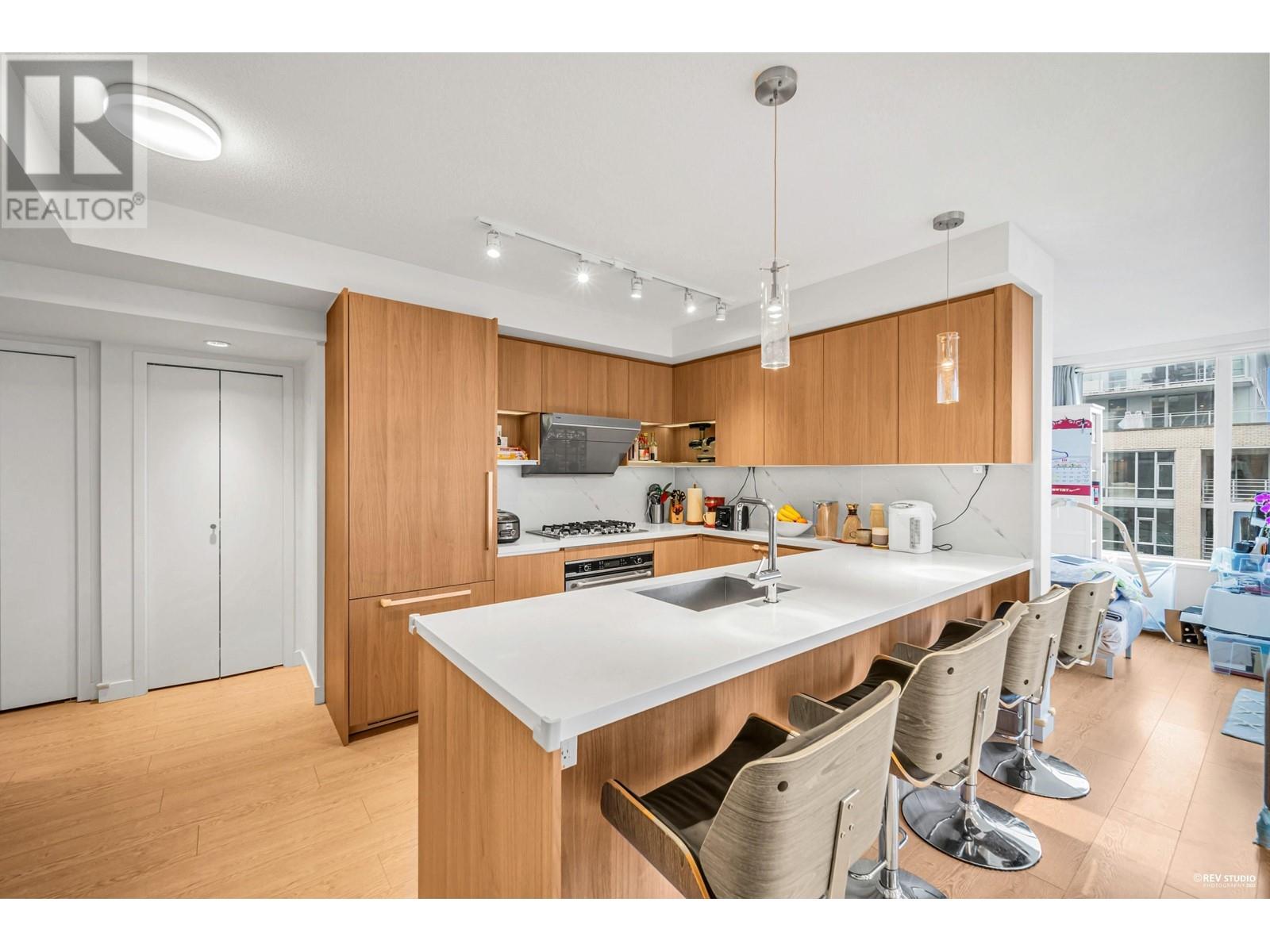 1703 8833 HAZELBRIDGE WAY, richmond, British Columbia