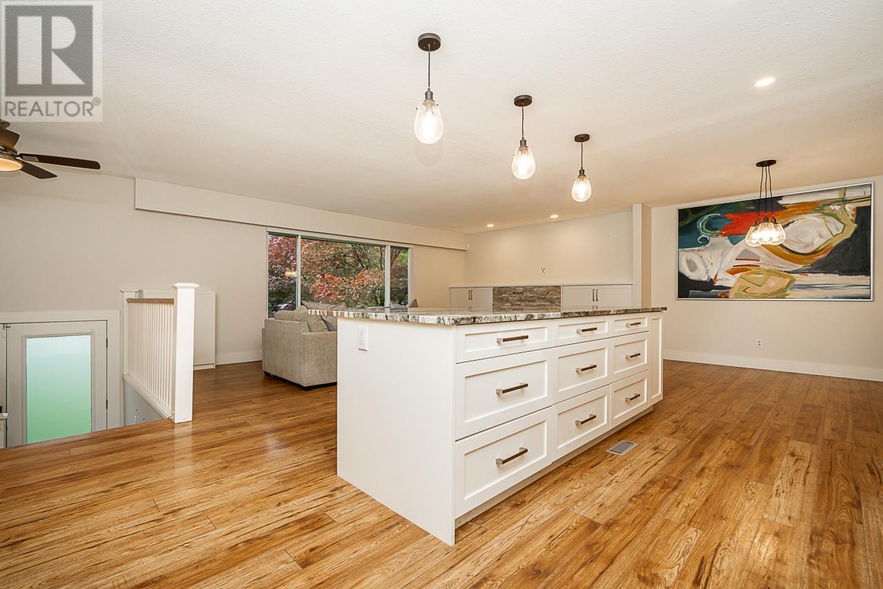 3562 Dalebright Drive, Burnaby, British Columbia  V5A 3E8 - Photo 13 - R2825660