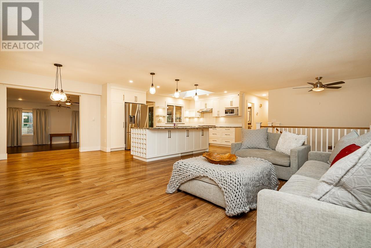 3562 Dalebright Drive, Burnaby, British Columbia  V5A 3E8 - Photo 6 - R2825660