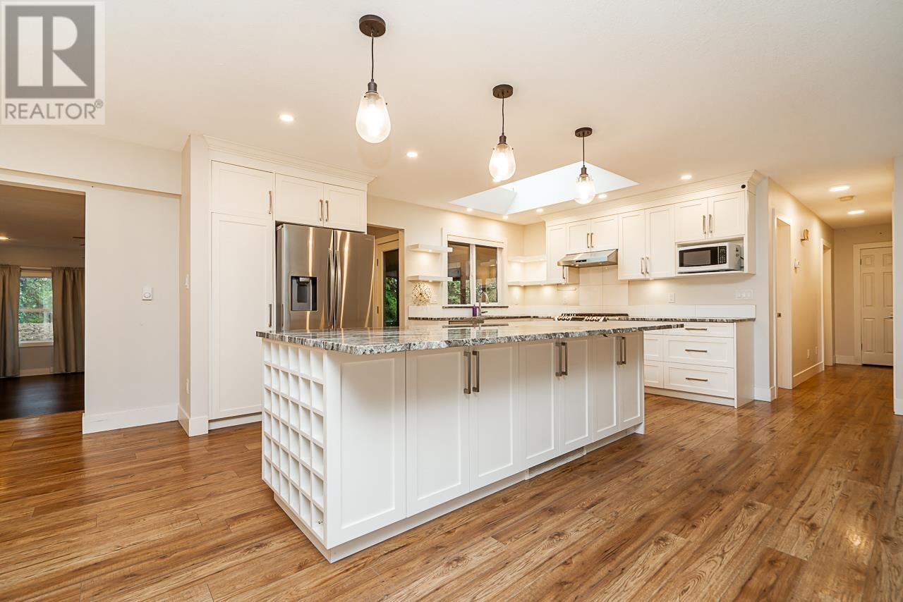 3562 Dalebright Drive, Burnaby, British Columbia  V5A 3E8 - Photo 11 - R2825660