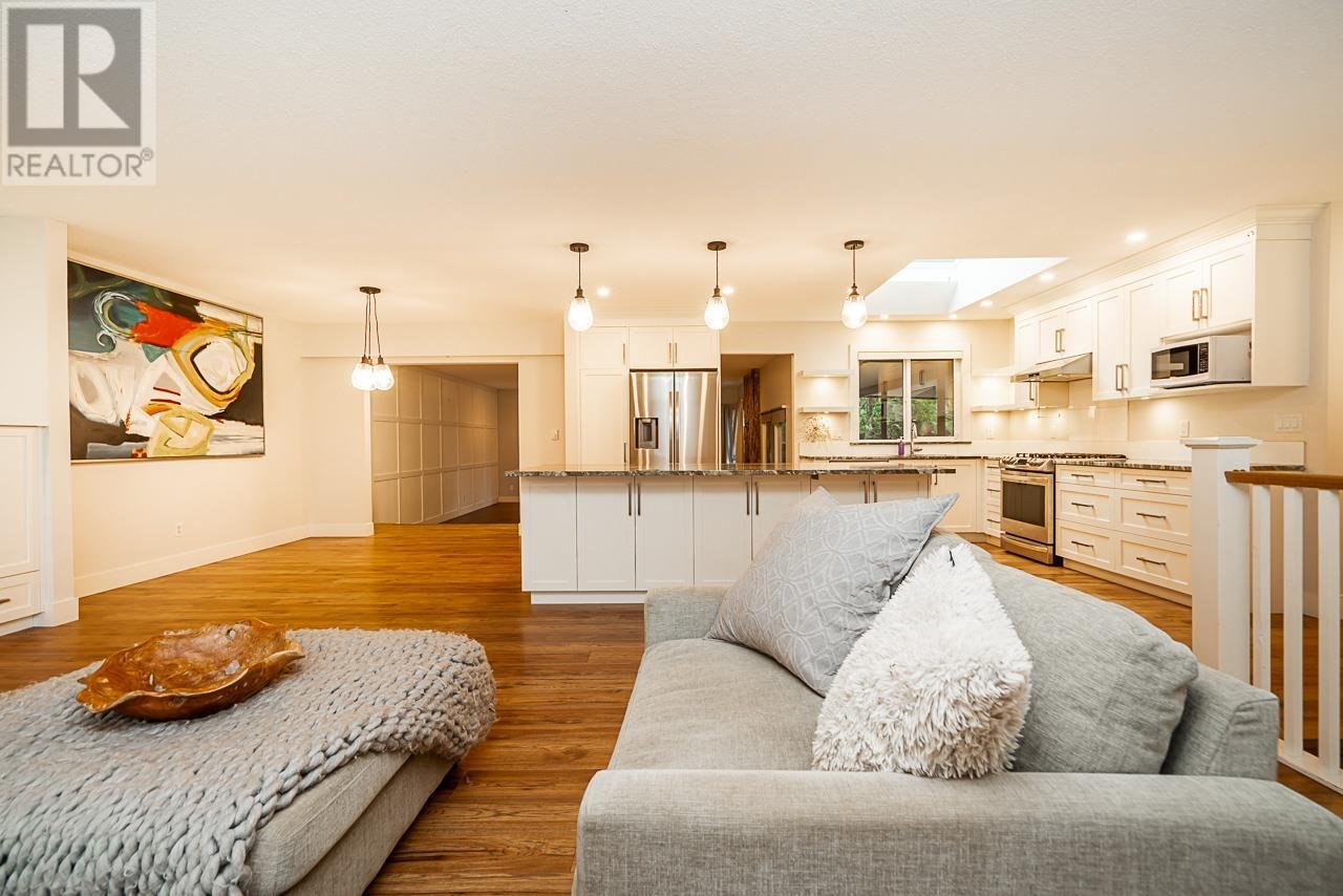 3562 Dalebright Drive, Burnaby, British Columbia  V5A 3E8 - Photo 5 - R2825660