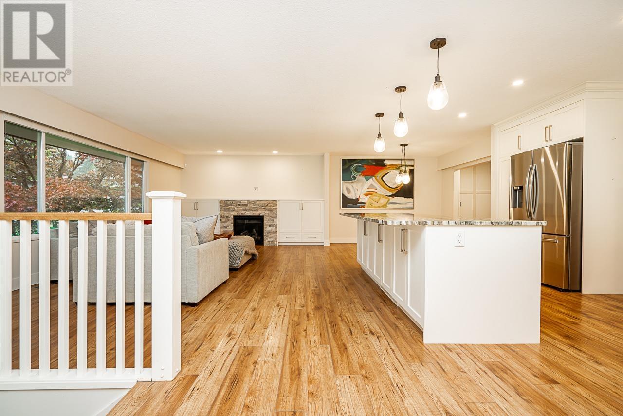 3562 Dalebright Drive, Burnaby, British Columbia  V5A 3E8 - Photo 3 - R2825660