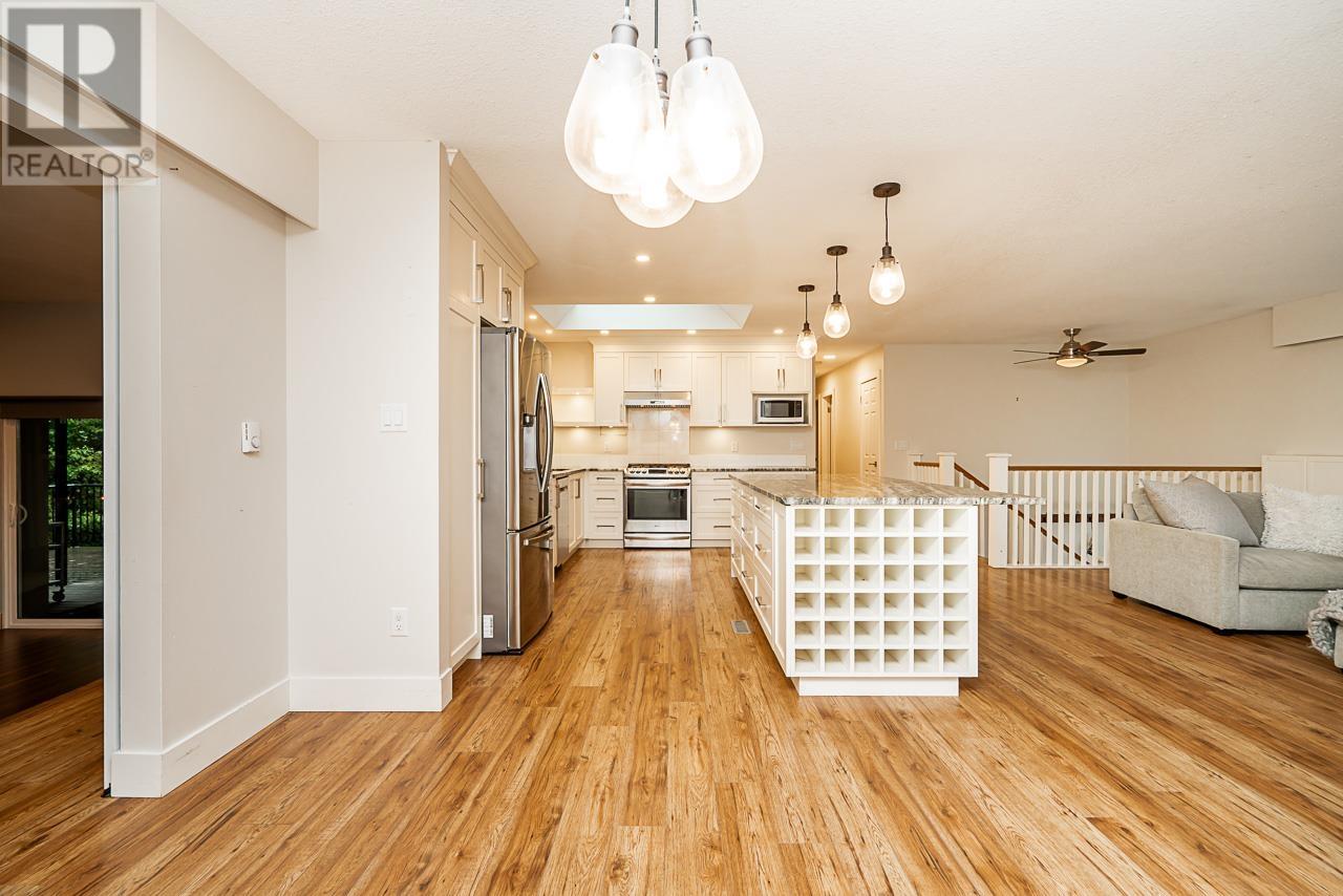 3562 Dalebright Drive, Burnaby, British Columbia  V5A 3E8 - Photo 10 - R2825660