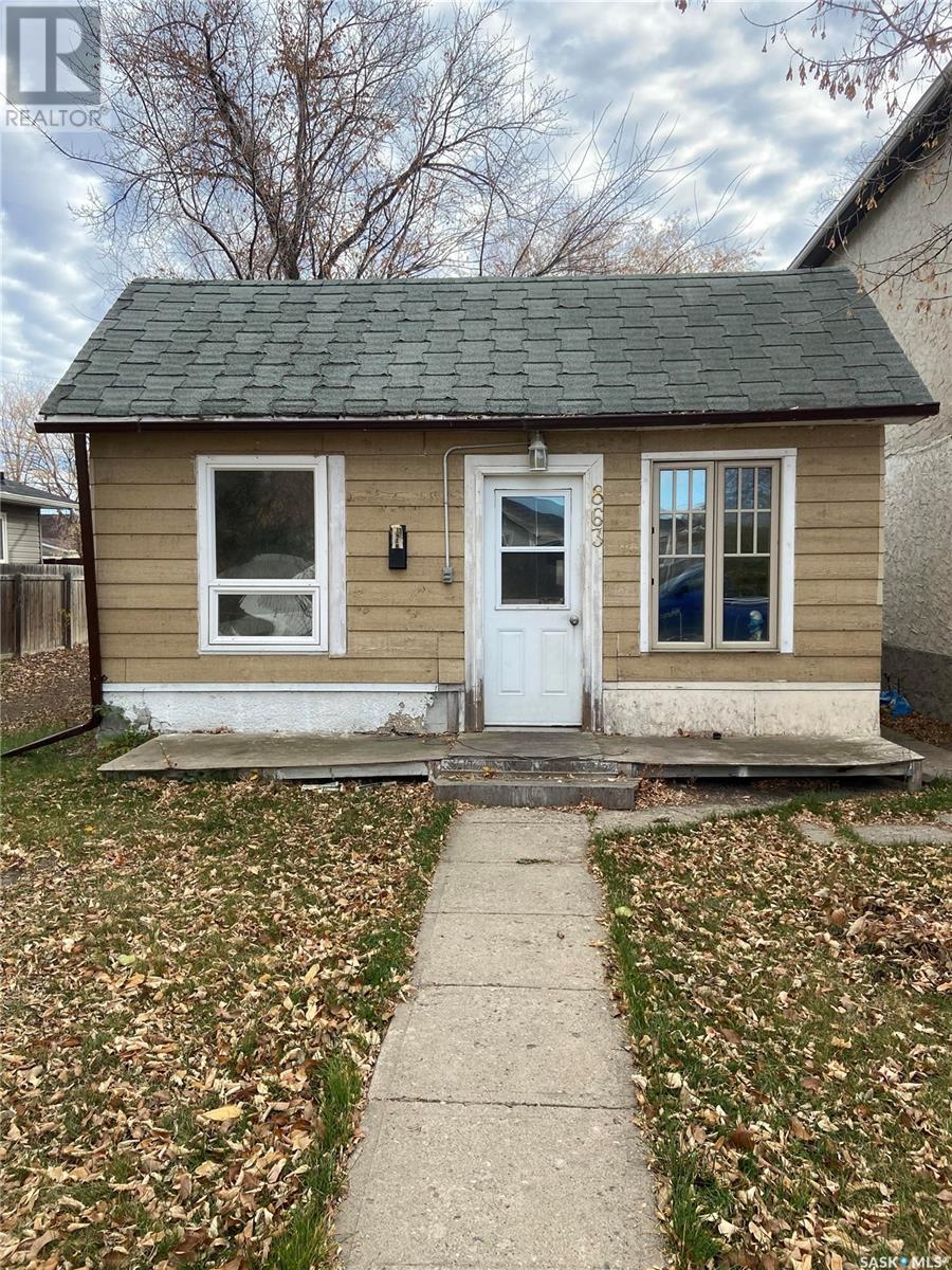 863 Cartier Avenue, Moose Jaw, Saskatchewan  S6H 1L9 - Photo 1 - SK949246