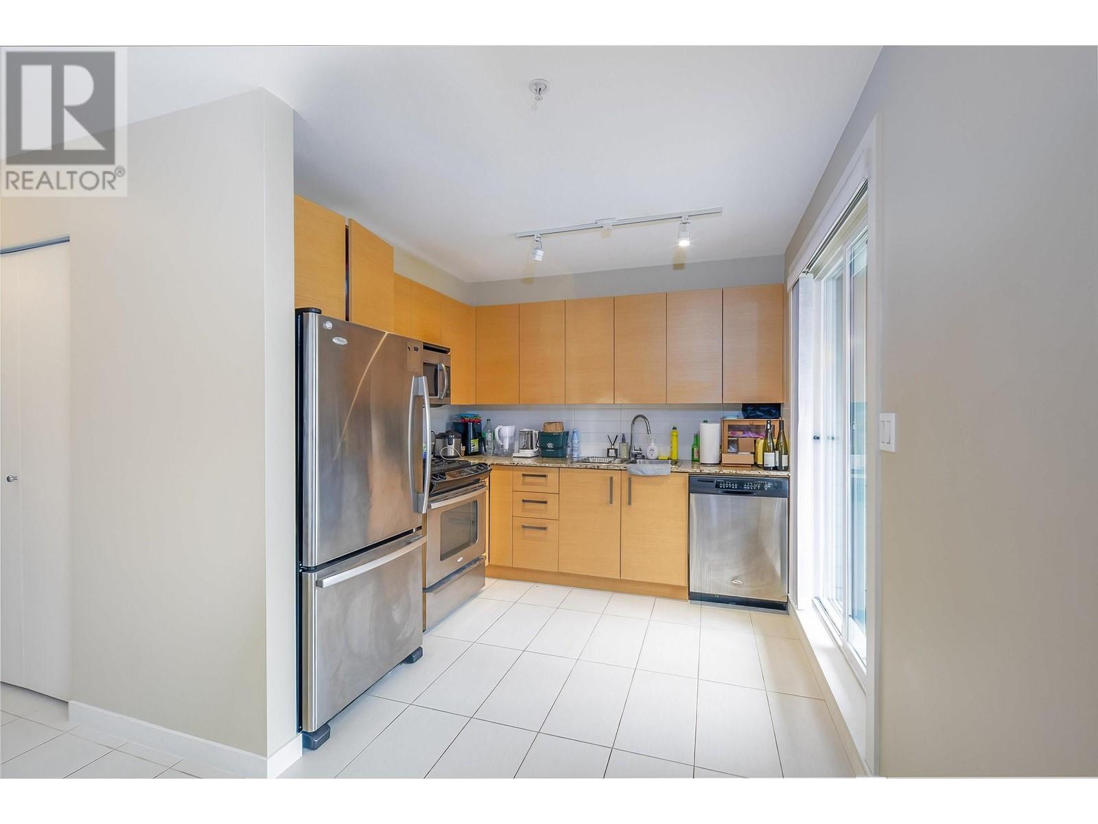 309 5665 Irmin Street, Burnaby, British Columbia  V5J 0C4 - Photo 10 - R2826512