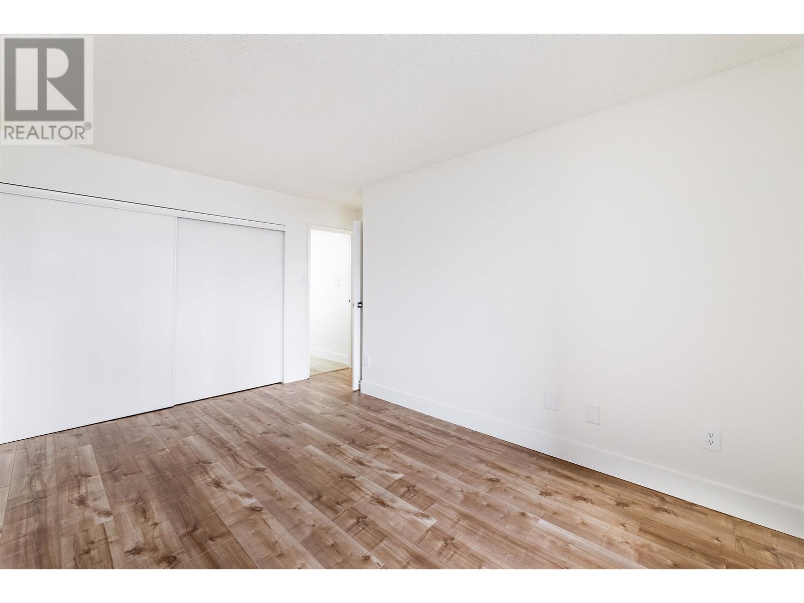 2004 3771 Bartlett Court, Burnaby, British Columbia  V3J 7G8 - Photo 4 - R2825201