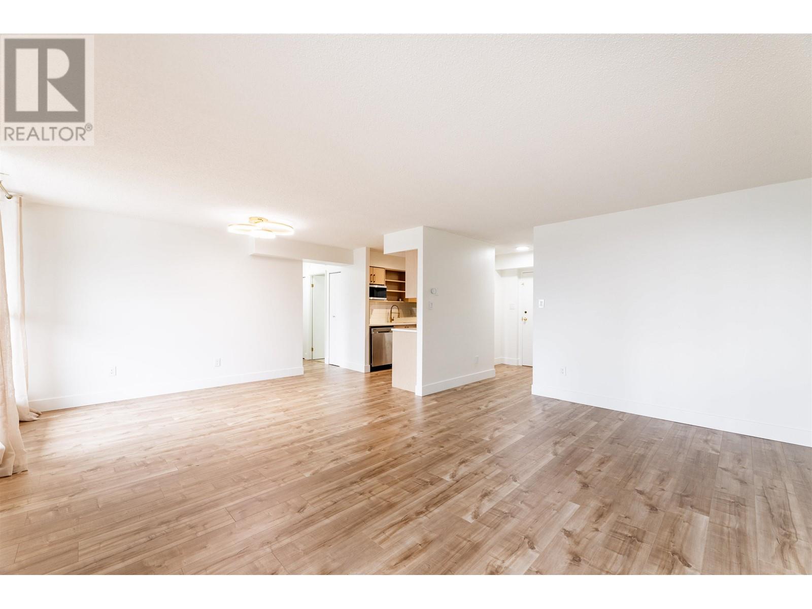 2004 3771 Bartlett Court, Burnaby, British Columbia  V3J 7G8 - Photo 10 - R2825201
