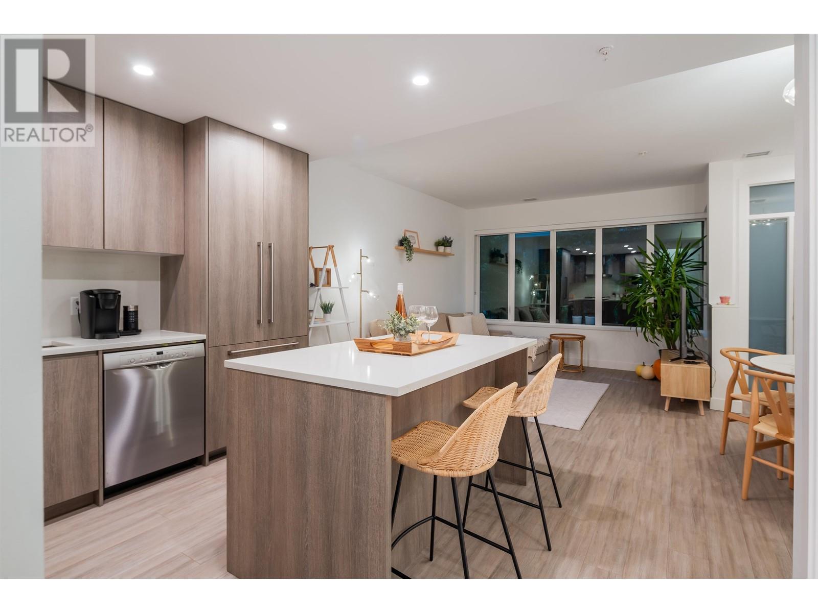 107 2060 CURLING ROAD, north vancouver, British Columbia
