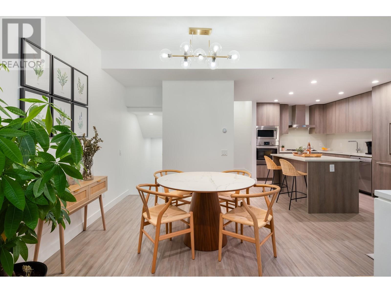 107 2060 Curling Road, North Vancouver, British Columbia  V7P 0E1 - Photo 2 - R2826550
