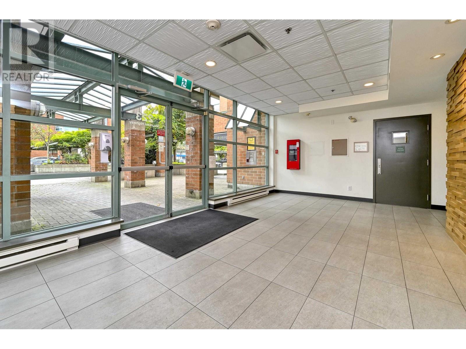 216 223 Mountain Highway, North Vancouver, British Columbia  V7J 3V3 - Photo 4 - R2826594