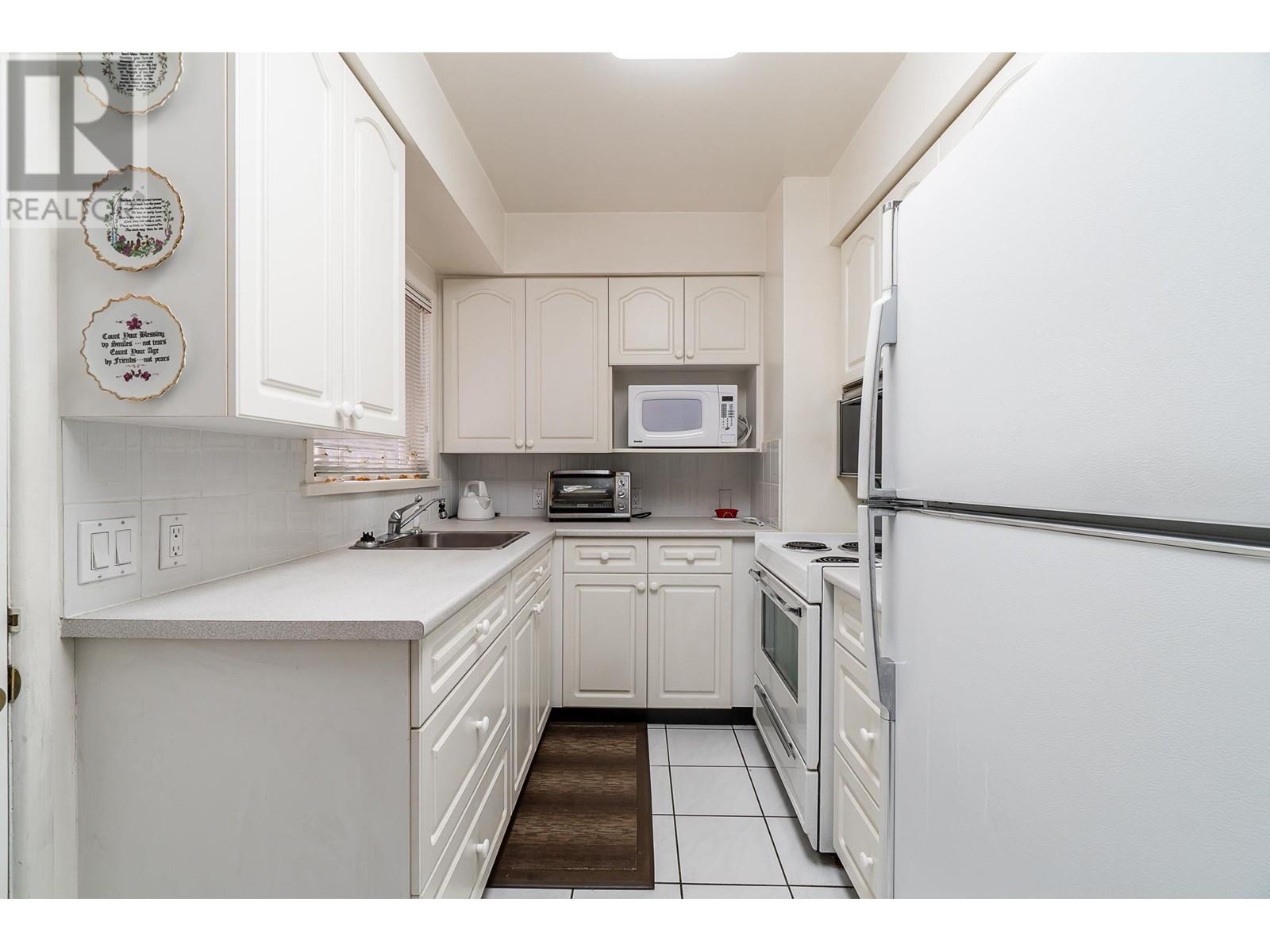 8348 12th Avenue, Burnaby, British Columbia  V3N 2L6 - Photo 14 - R2826229
