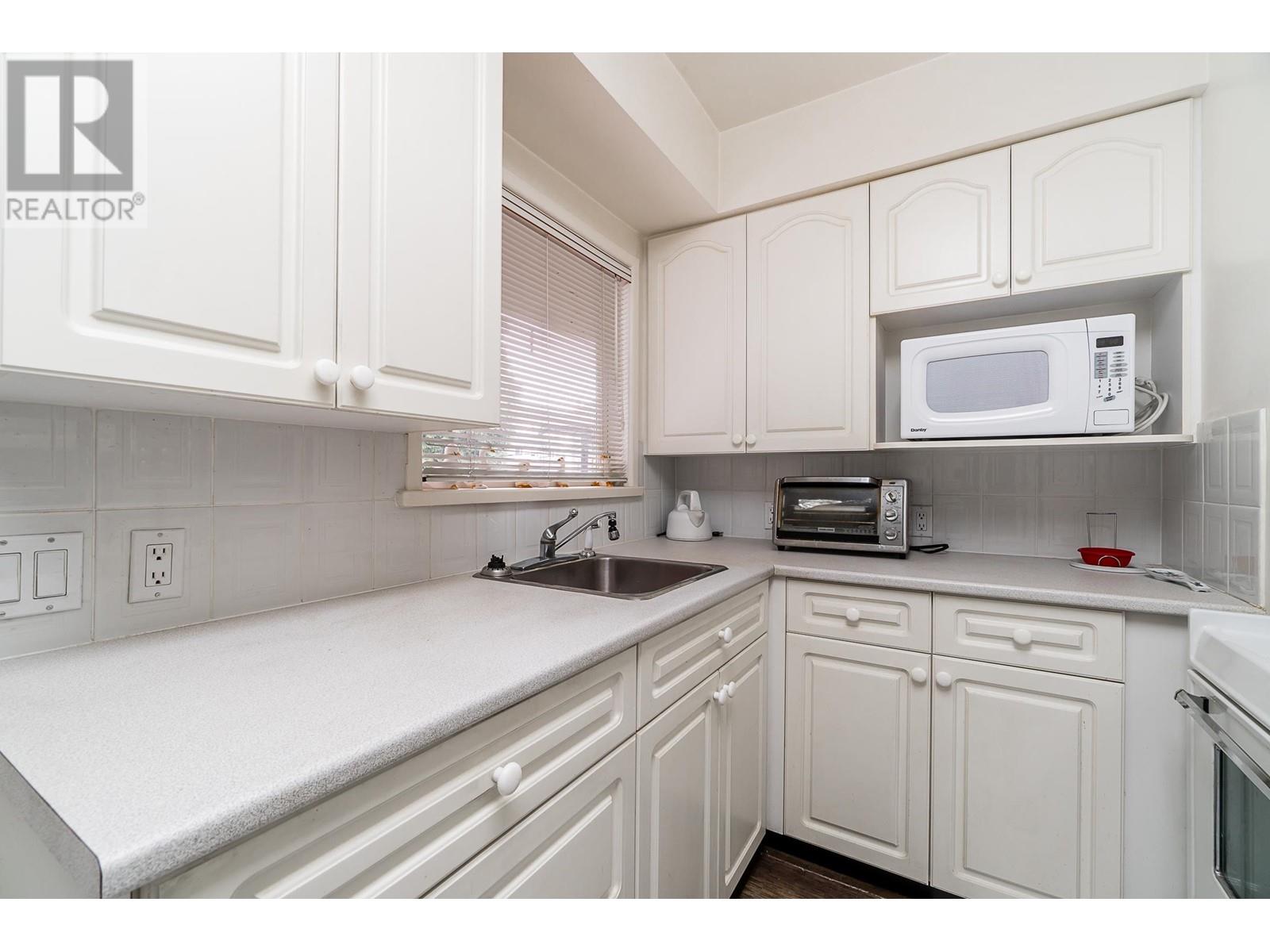 8348 12th Avenue, Burnaby, British Columbia  V3N 2L6 - Photo 11 - R2826229
